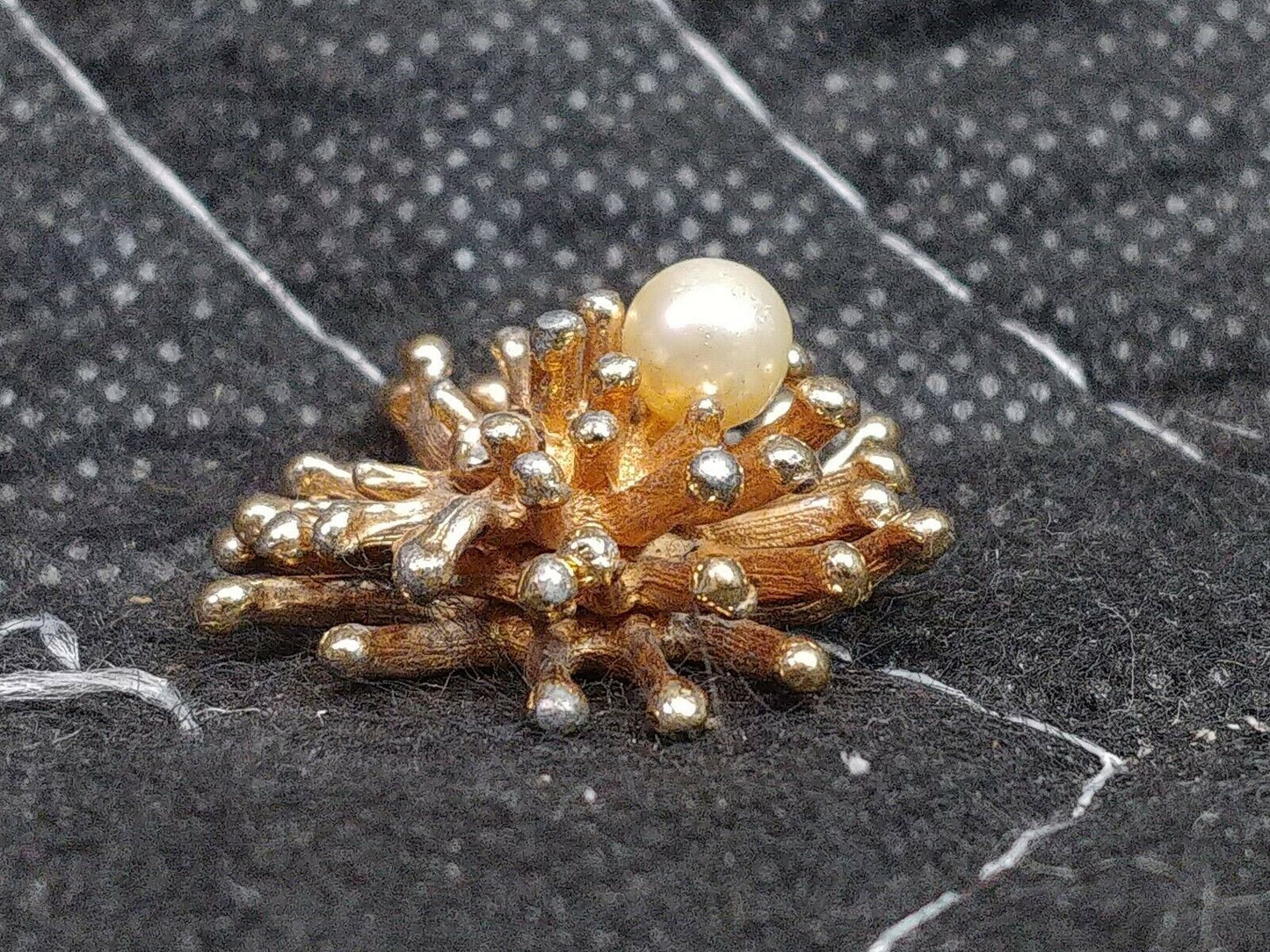 Atomic Anemone Gold Tone Brooch Stone Pearl with no pin/clasp