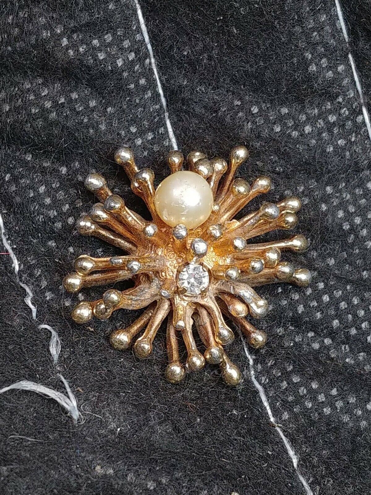 Atomic Anemone Gold Tone Brooch Stone Pearl with no pin/clasp