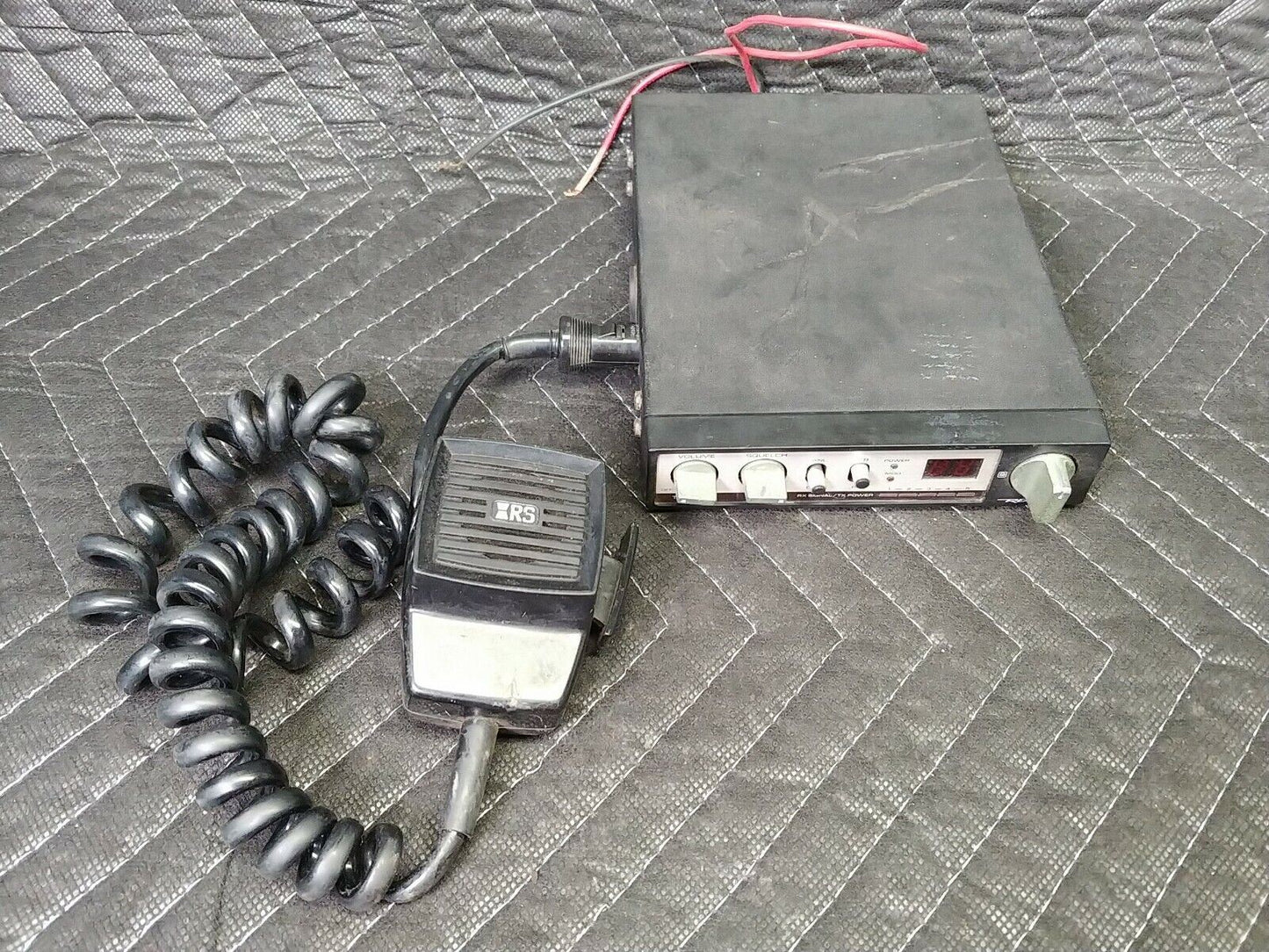 REALISTIC CB RADIO PAIR TRC 417 40 CHANNEL UNTESTED W/ Mic