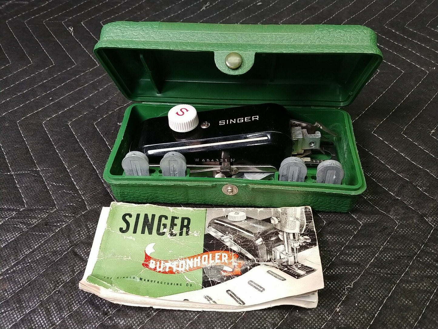 SINGER 160506 Buttonholer Templates  AND Cover Plate Vintage 1948 W/Manual