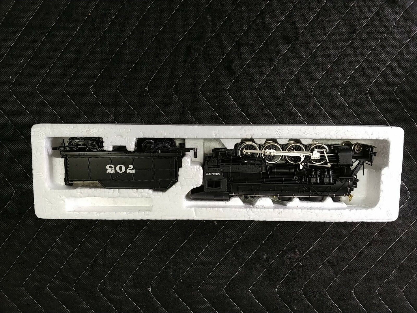 BACHMANN HO SCALE 0651 SANTA FE 2-8-0 CONSOLIDATION ENGINE W/ SMOKE #705