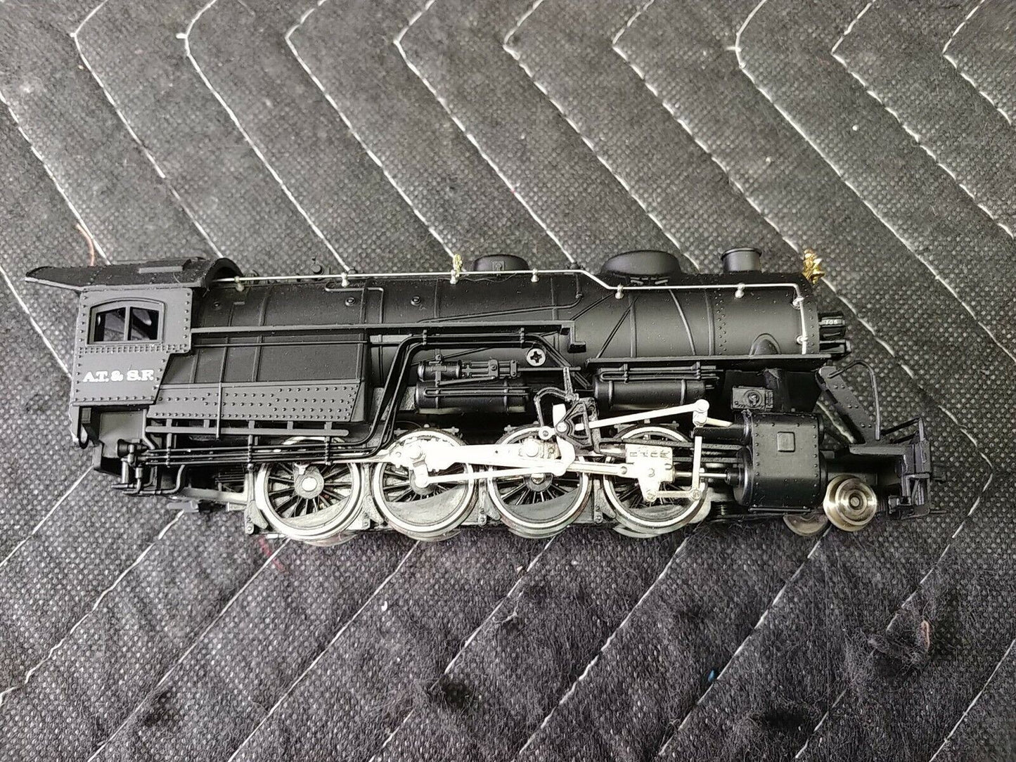 BACHMANN HO SCALE 0651 SANTA FE 2-8-0 CONSOLIDATION ENGINE W/ SMOKE #705