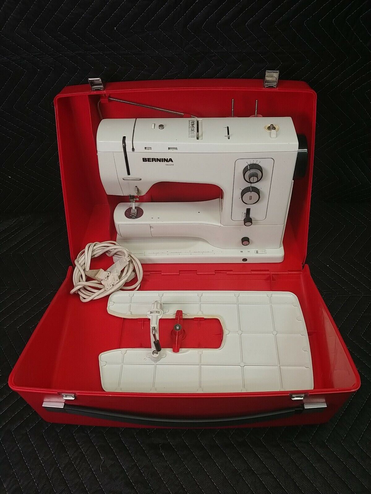 Bernina 830 Record Sewing Machine - Serviced