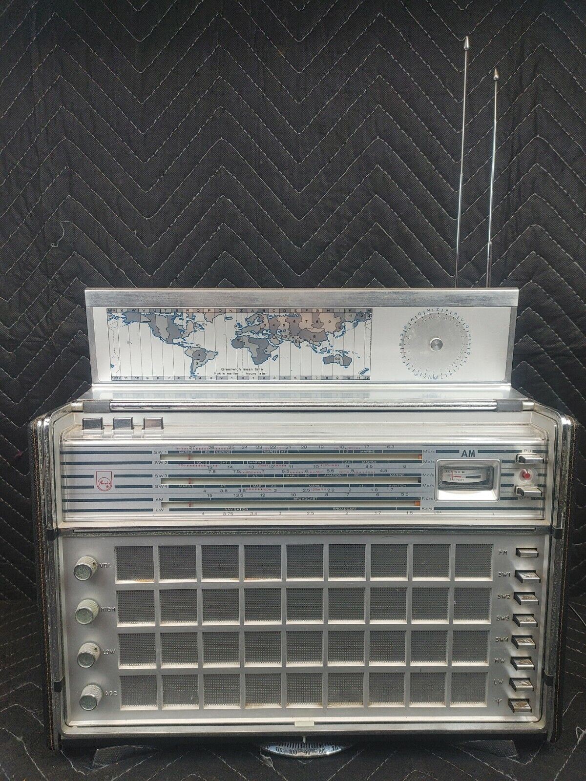 Vintage NORELCO Transistor FM AM DE LUXE Radio De Luxe