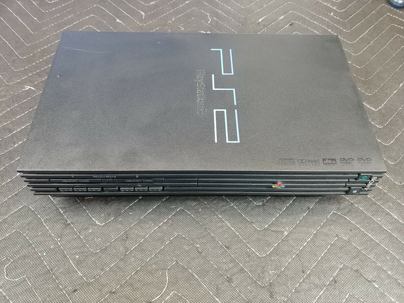 Console Sony Playstation 2 PS2 Fat Noire SCPH 39004 avec 1 Manette Console Sony Playstation 2 PS2 Fat Noire SCPH 39004 avec 1 Manette