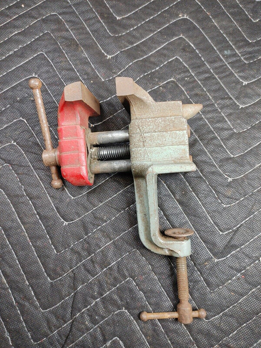 Vintage U.S. MADE Mini Anvil Vise ( Pat. No. 1999600 ) Stanley Defiance Art Deco