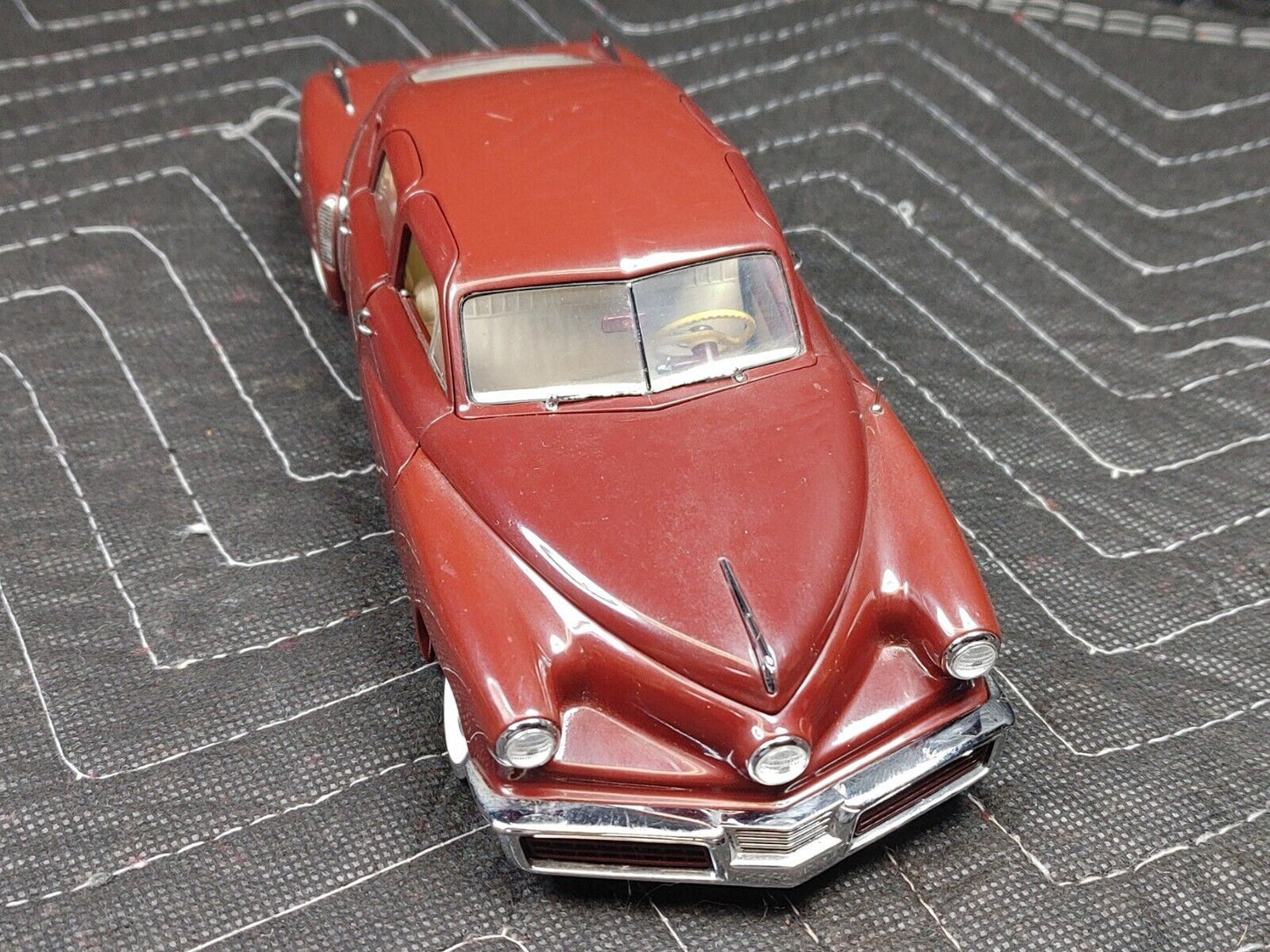 1948 Tucker Tin Goose Maroon Diecast Car 1:24 Scale MBJ