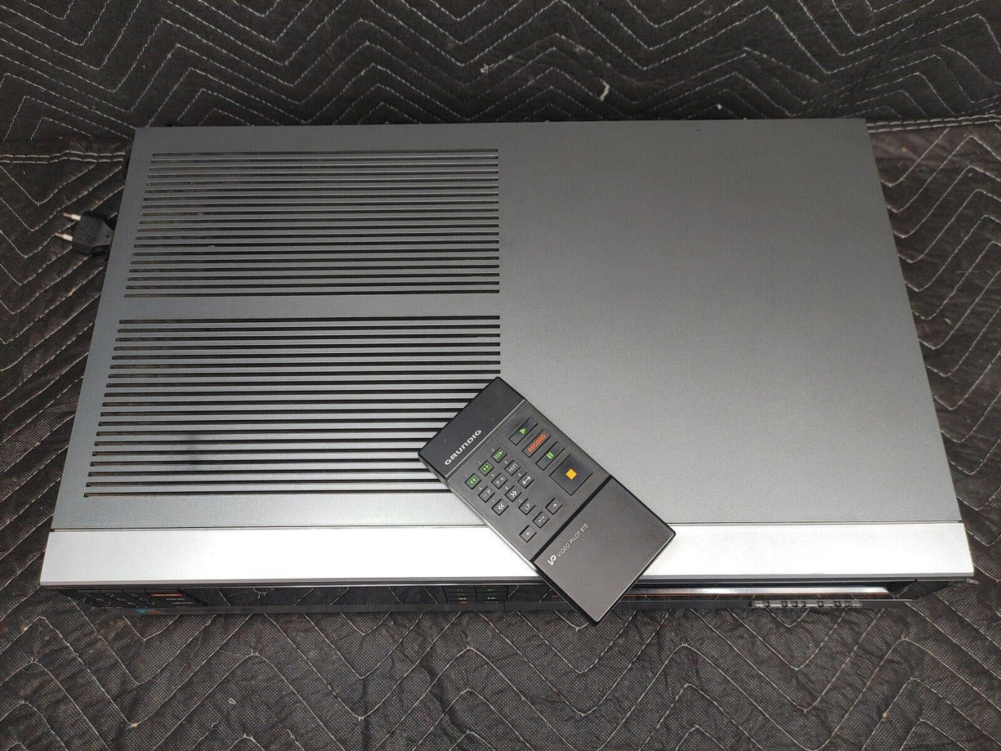 Grundig VS265RC VCR w/ remote