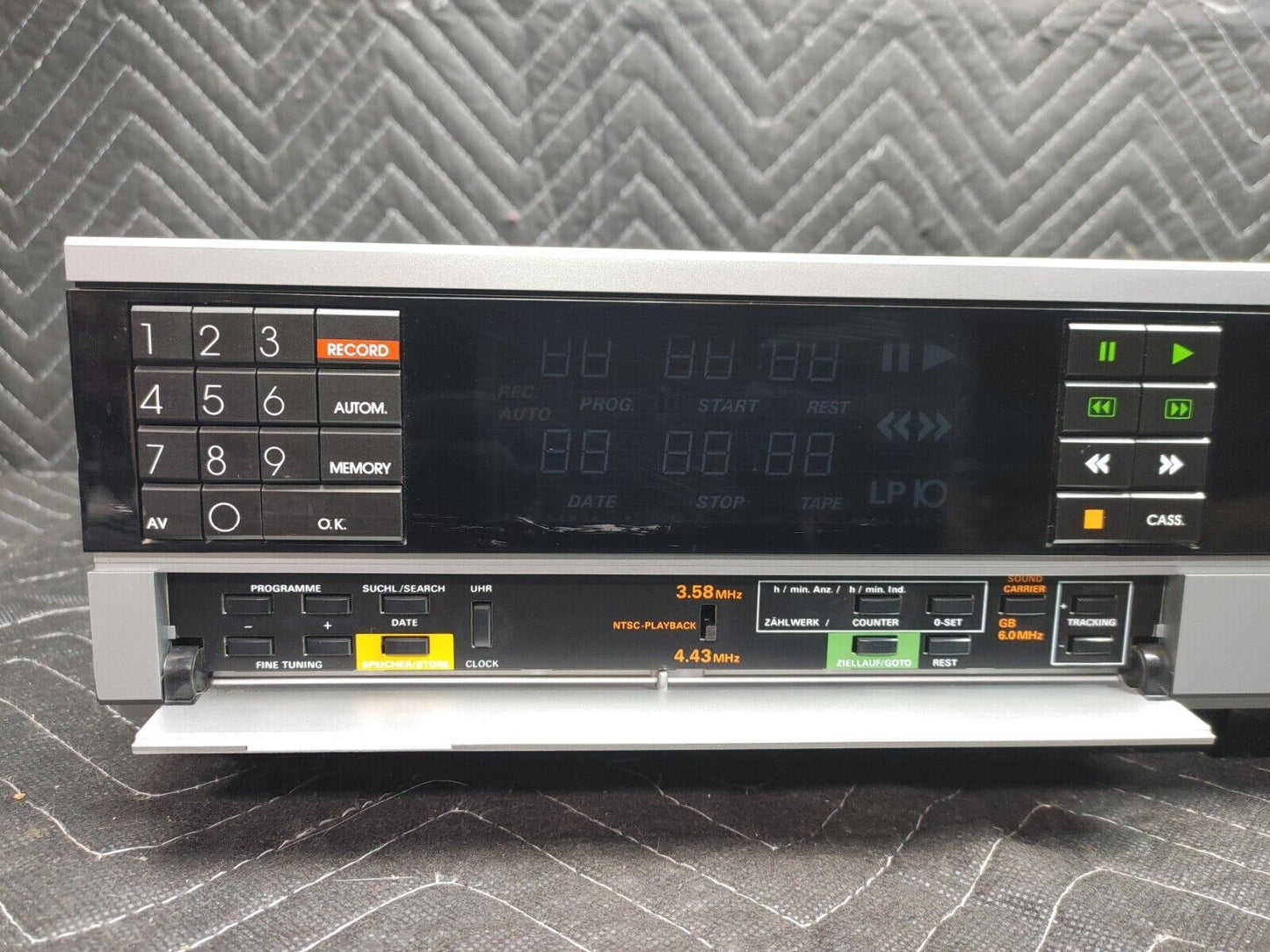 Grundig VS265RC VCR w/ remote
