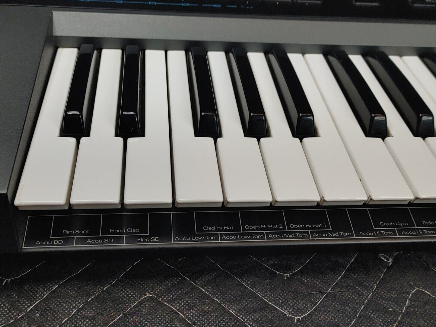 ROLAND PRO E Intelligent Arranger Keyboard w/ Manual and Music Style Card
