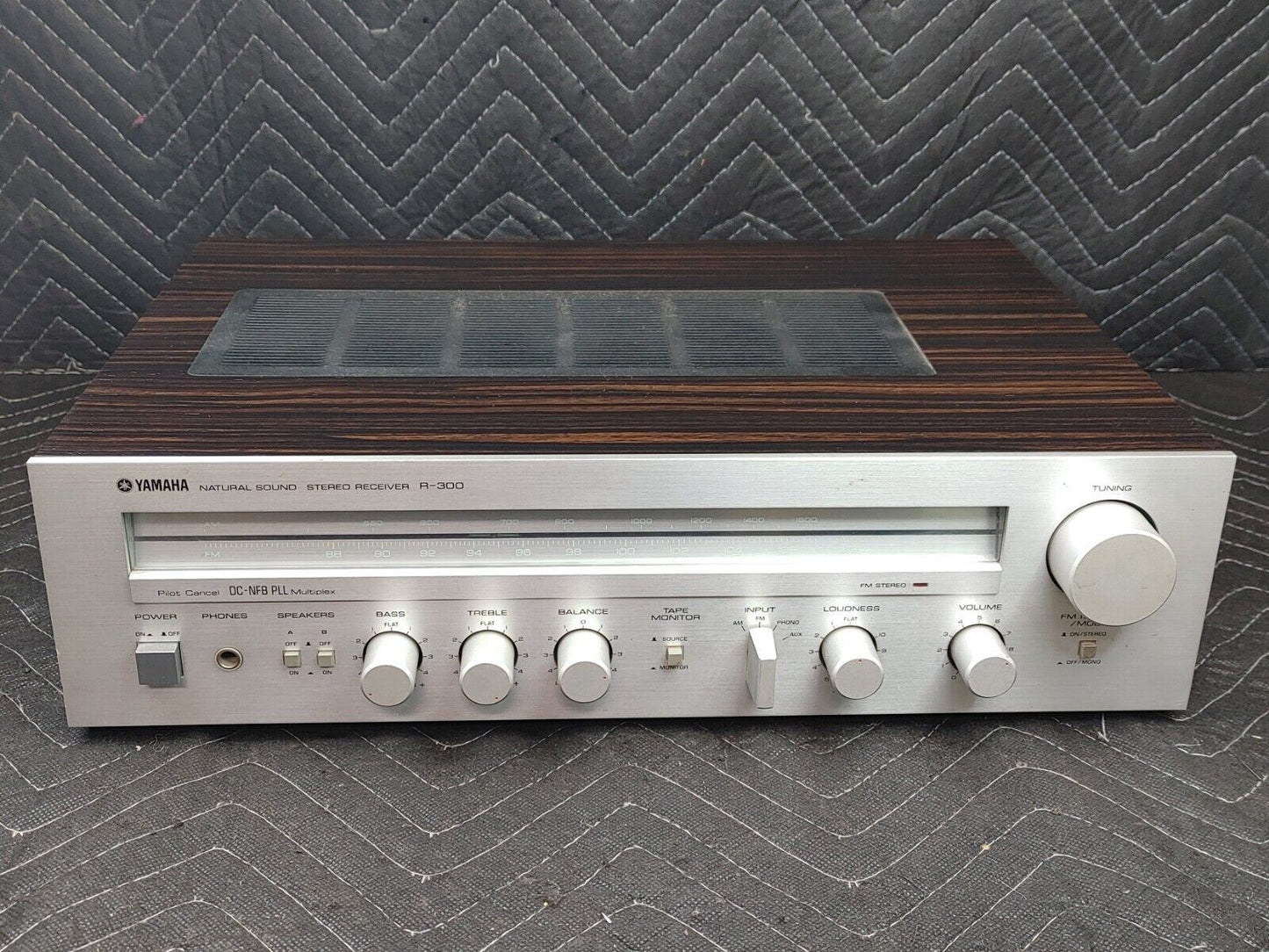 Vintage Yamaha R-300 Natural Sound Stereo Receiver