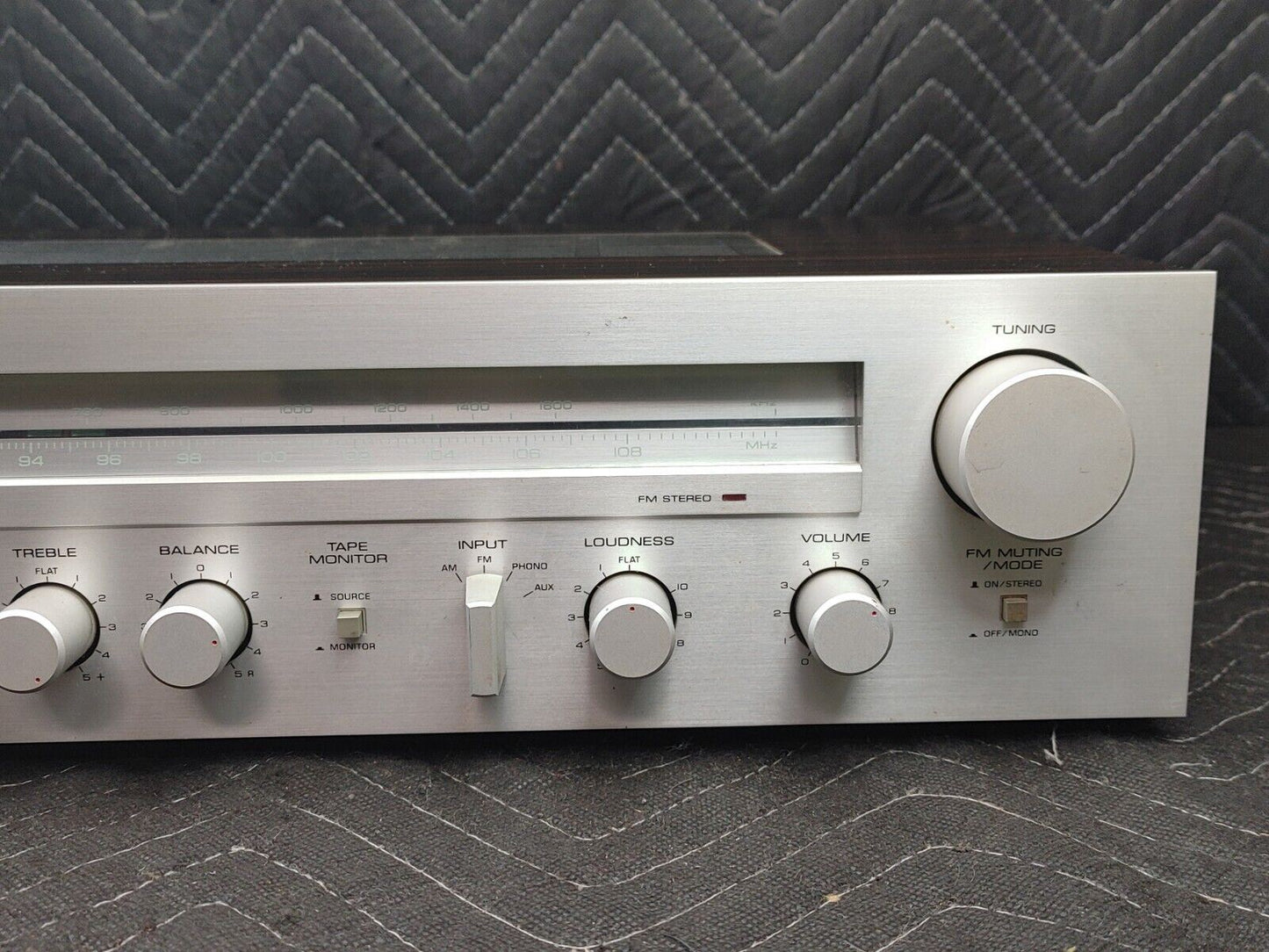 Vintage Yamaha R-300 Natural Sound Stereo Receiver