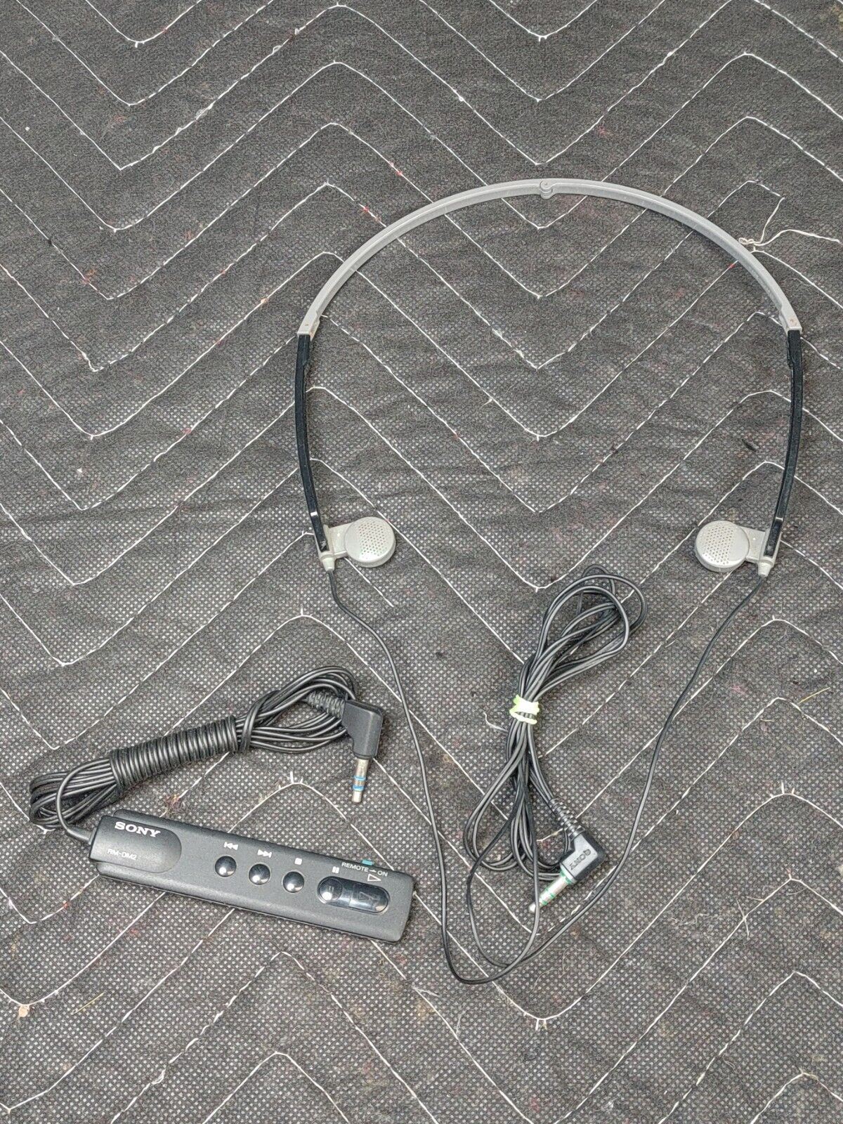Sony Discman Wired Remote RM-DM2 + Headphones