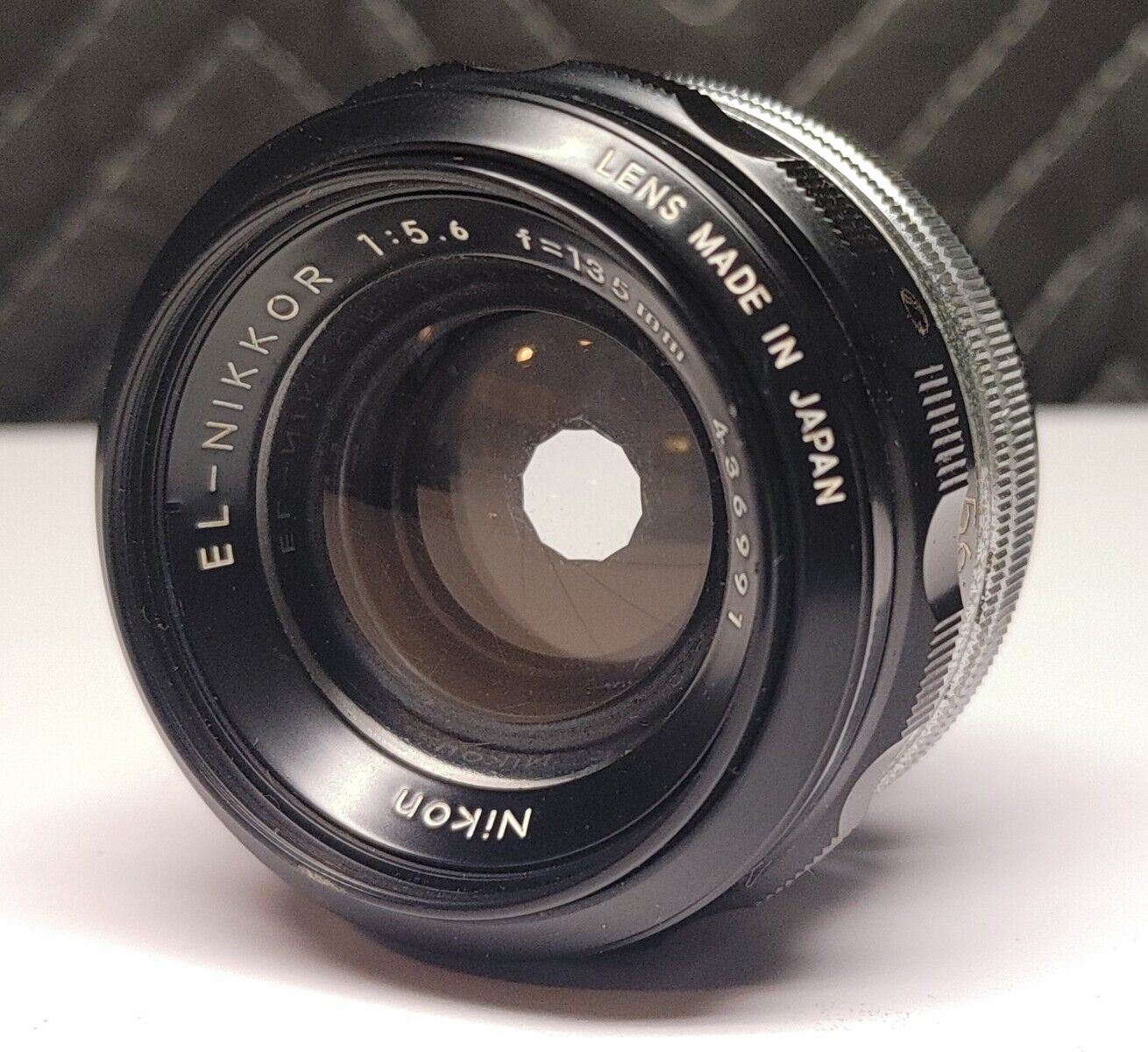 Nikon El-Nikkor 135mm f5.6 Enlarger Lens w/ 1 Retaining Ring - CLEAN