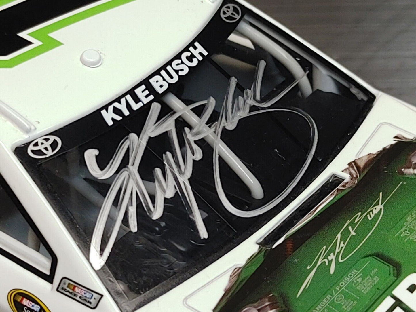 AUTOGRAPHED 2013 Kyle Busch #18 Interstate Batteries 1/24 - Lionel