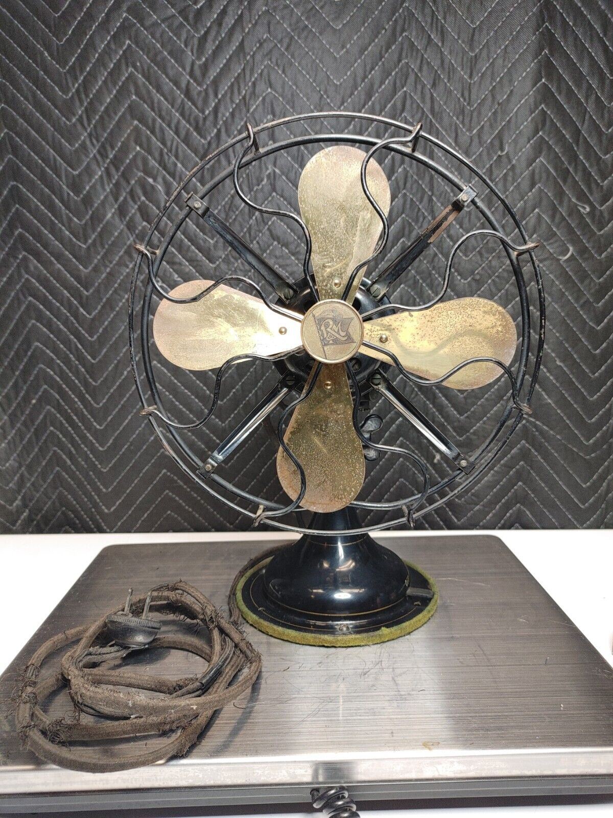 Antique Robbins & Myers Electric 3 Speed Oscillating 10" Fan 4 Brass Blades 3600