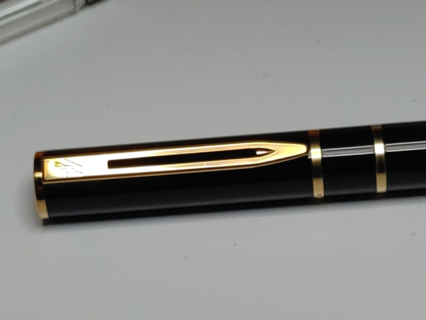 VINTAGE 1989 Waterman Black Lacquer Exclusive Fountain Pen in case w/ paper