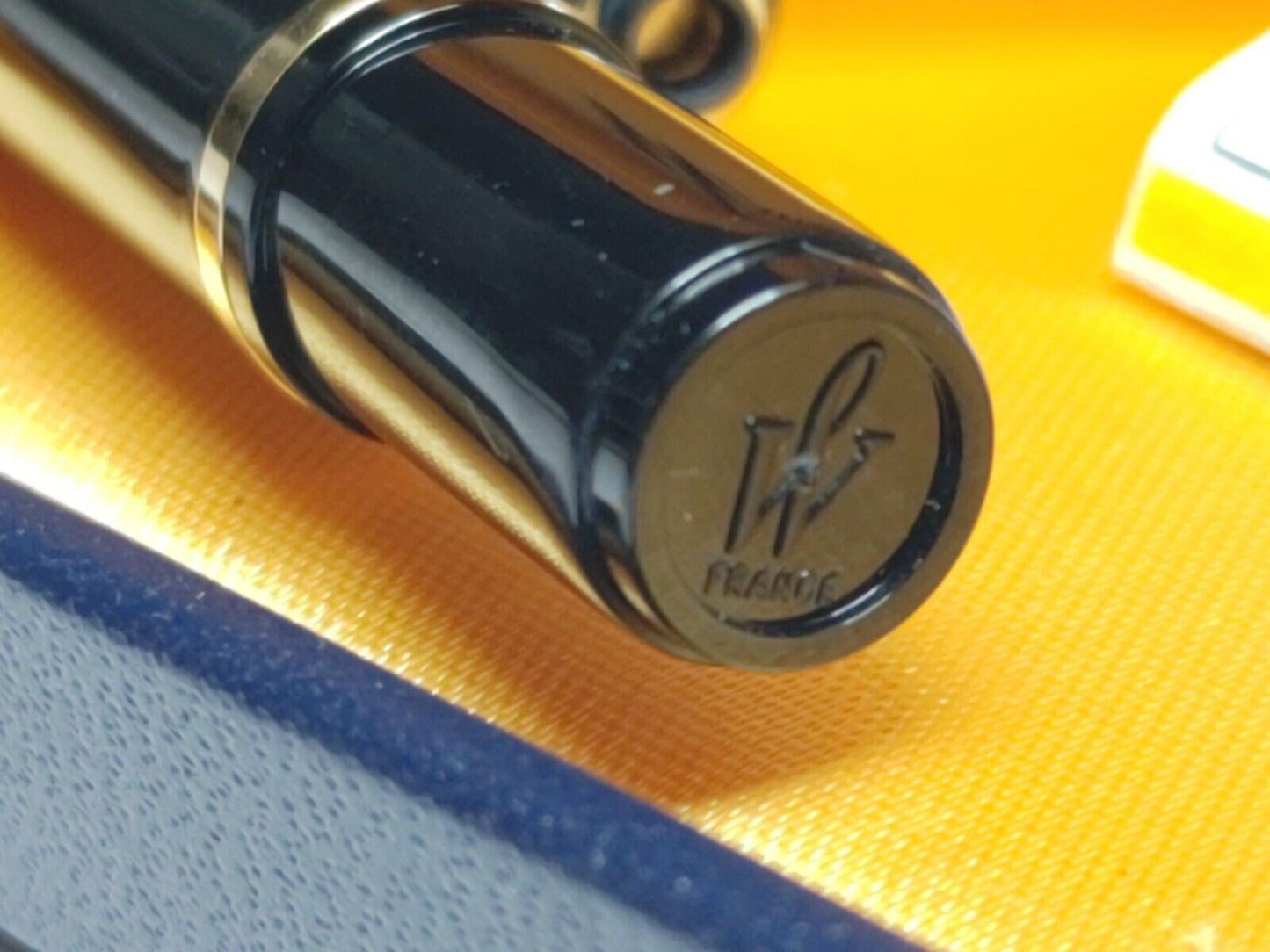 VINTAGE 1989 Waterman Black Lacquer Exclusive Fountain Pen in case w/ paper