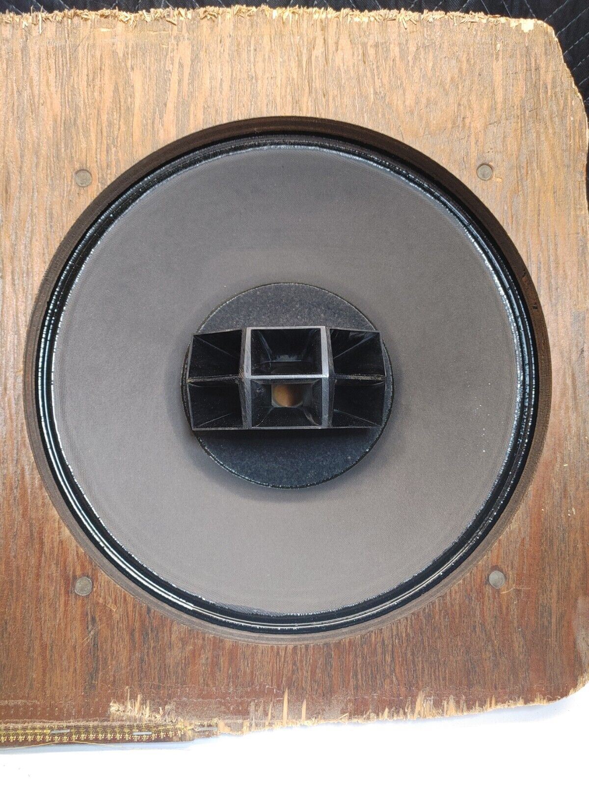 SINGLE ALTEC 604C DUPLEX SPEAKER WITH N-1600A CROSSOVER