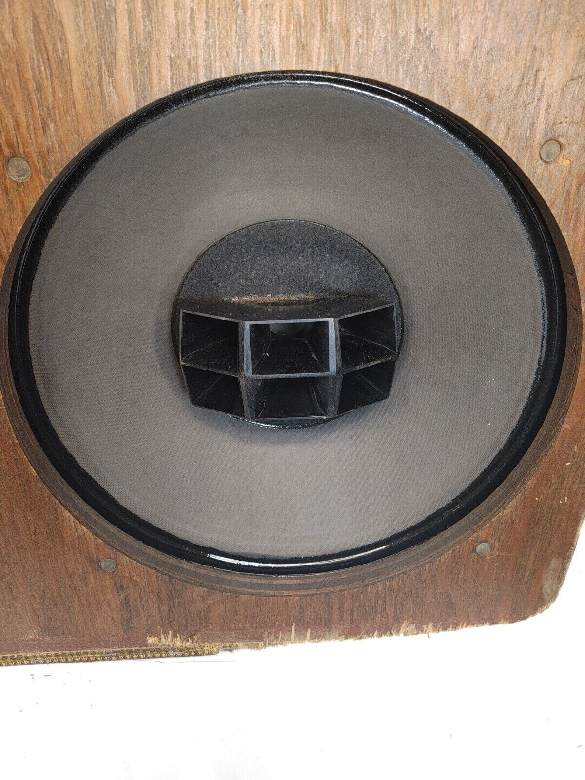 SINGLE ALTEC 604C DUPLEX SPEAKER WITH N-1600A CROSSOVER