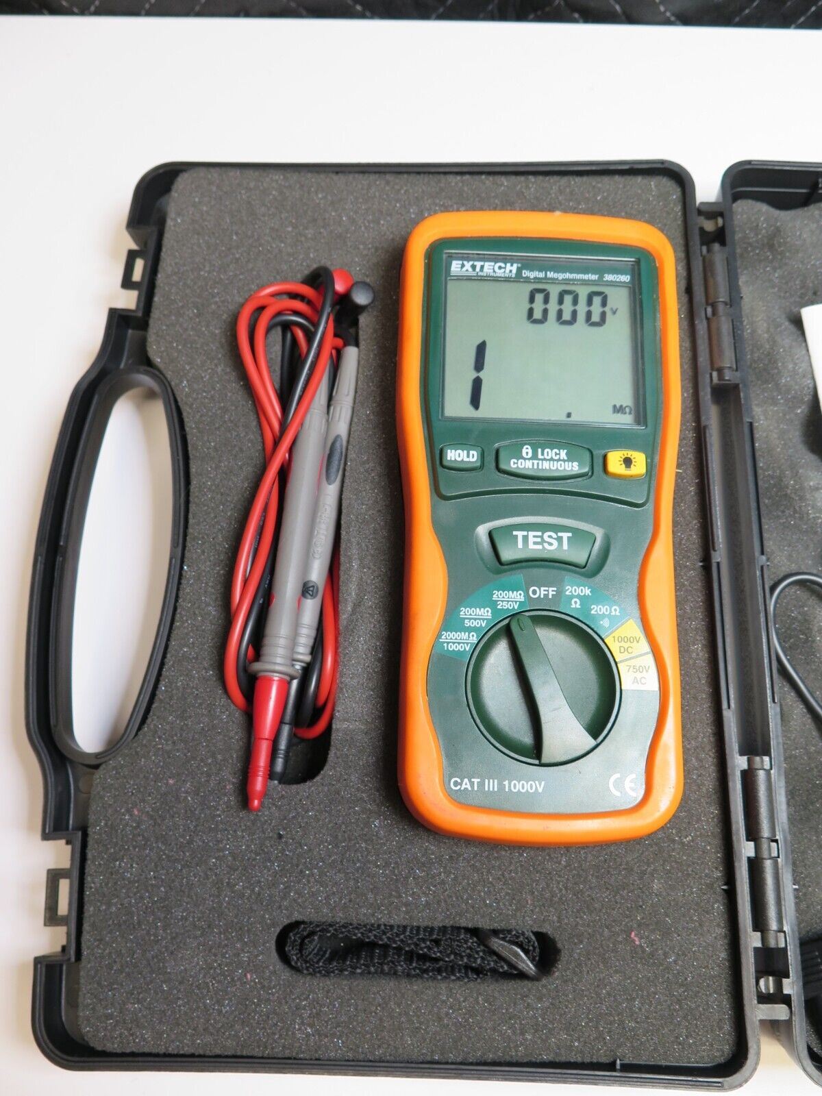 EXTECH DIGITAL MEGOHMMETER AUTORANGING INSUALTION TESTER W/LEADS & CASE # 380260