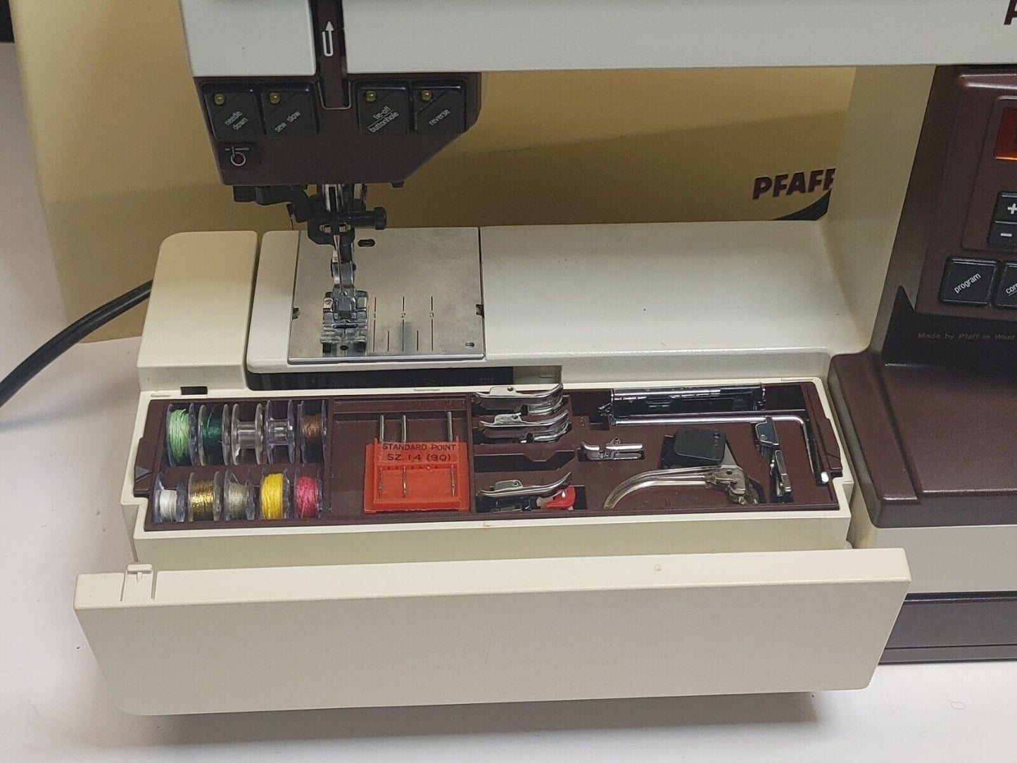PFAFF Creative 1471 Sewing Machine Full foot set - Cleaned & Serviced