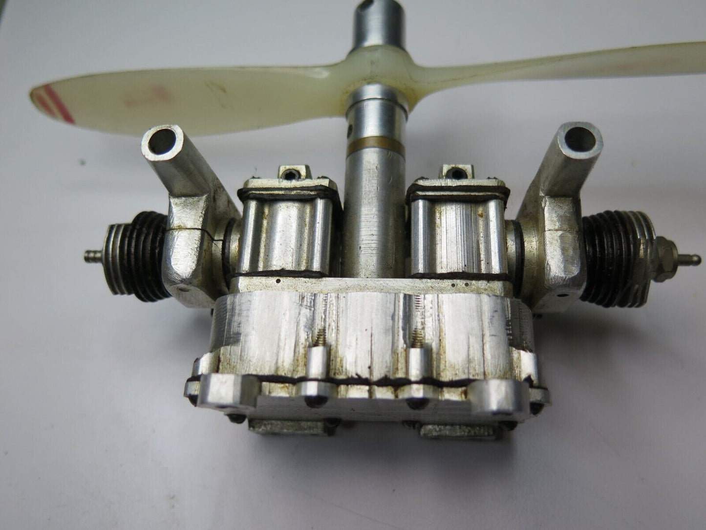 COX CUSTOM TWIN OPOSED CYLINDER ENGINE .049 (.098) model airplane engine