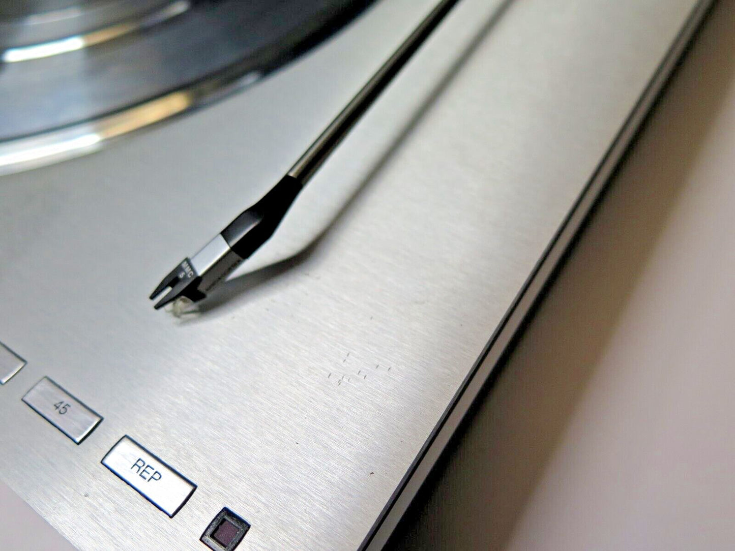 BANG AND OLUFSEN Beogram 2000 Turntable w/ MMC 5 cartridge, Type 5823 - BO B&O