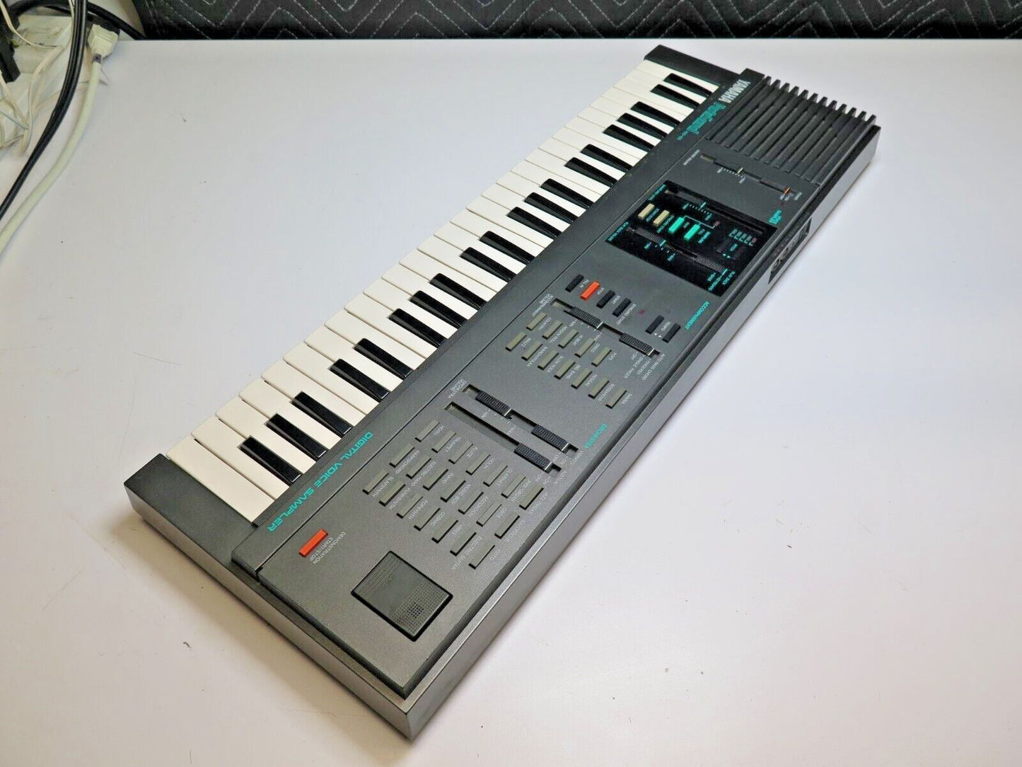 Yamaha PortaSound VSS-100 Keyboard with Digital Voice Sampler