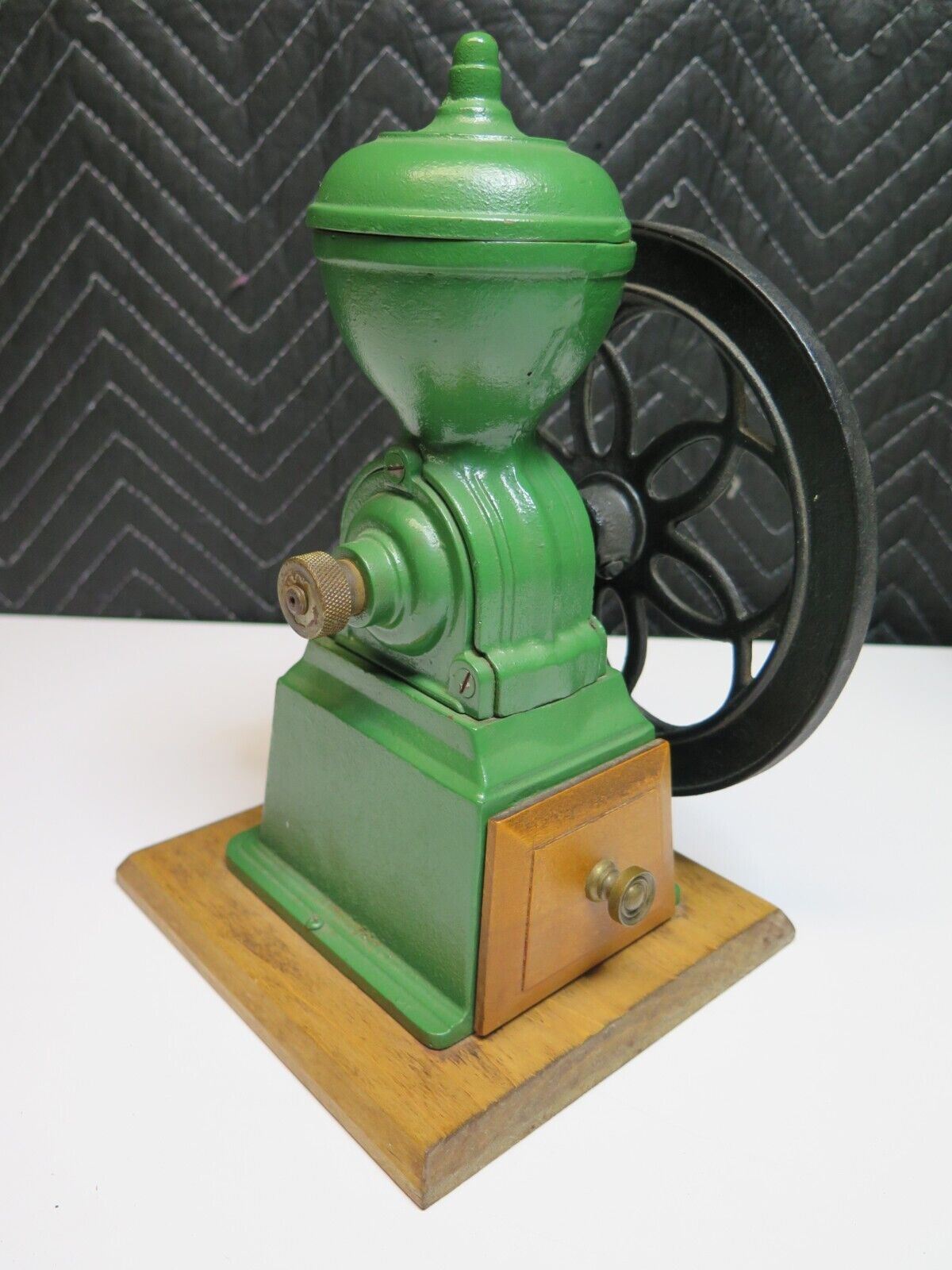 Cast Iron Hand Crank Wheel Manual Coffee Grinder Mill - Green