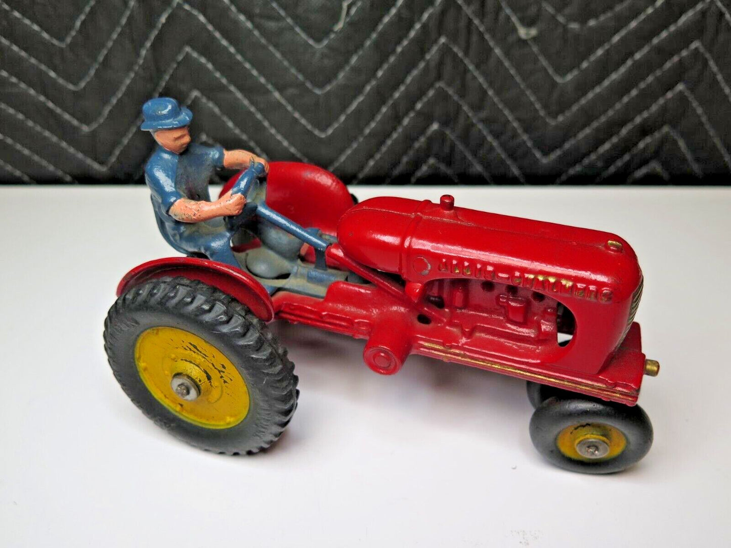 VINTAGE HUBLEY TOYS CAST IRON ALLIS-CHALMERS TRACTOR - USA