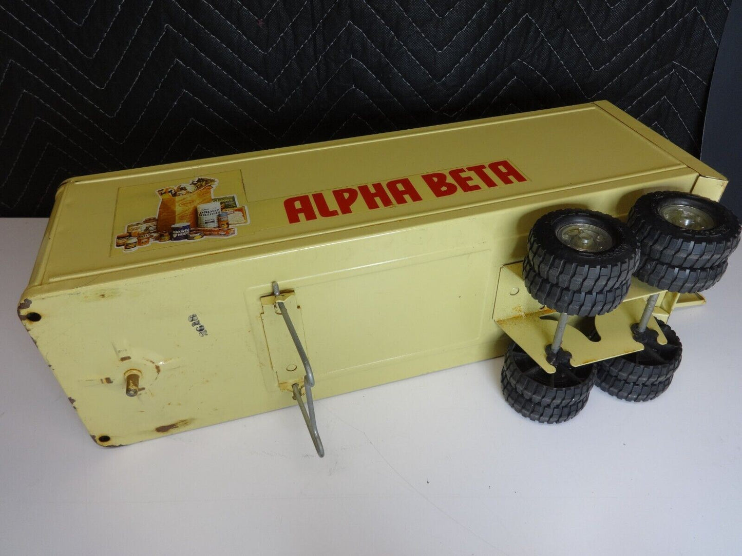 VINTAGE 1982 ERTL ALPHA BETA GROCERY DIESEL TRACTOR TRAILER TRUCK - 21.5" Long