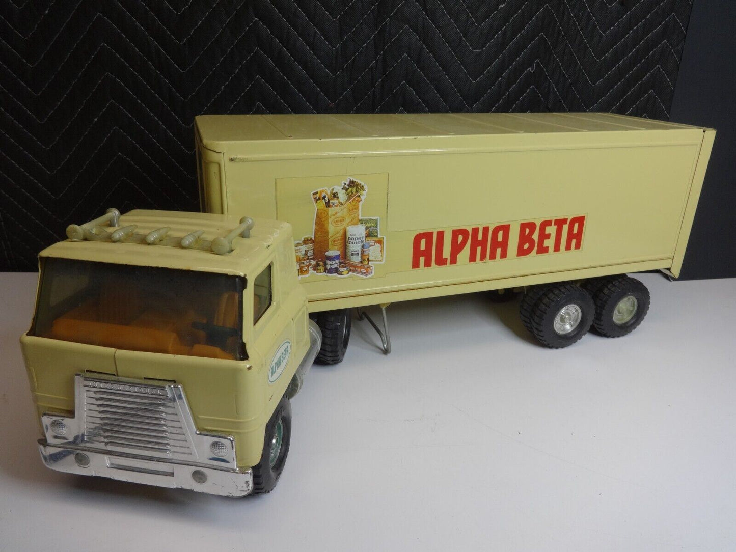 VINTAGE 1982 ERTL ALPHA BETA GROCERY DIESEL TRACTOR TRAILER TRUCK - 21.5" Long