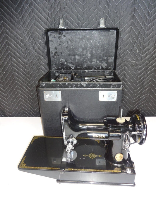 SINGER FEATHERWEIGHT 221-1 SERIES AH SEWING MACHINE PORTABLE 1948 W/ CASE EXTRAS