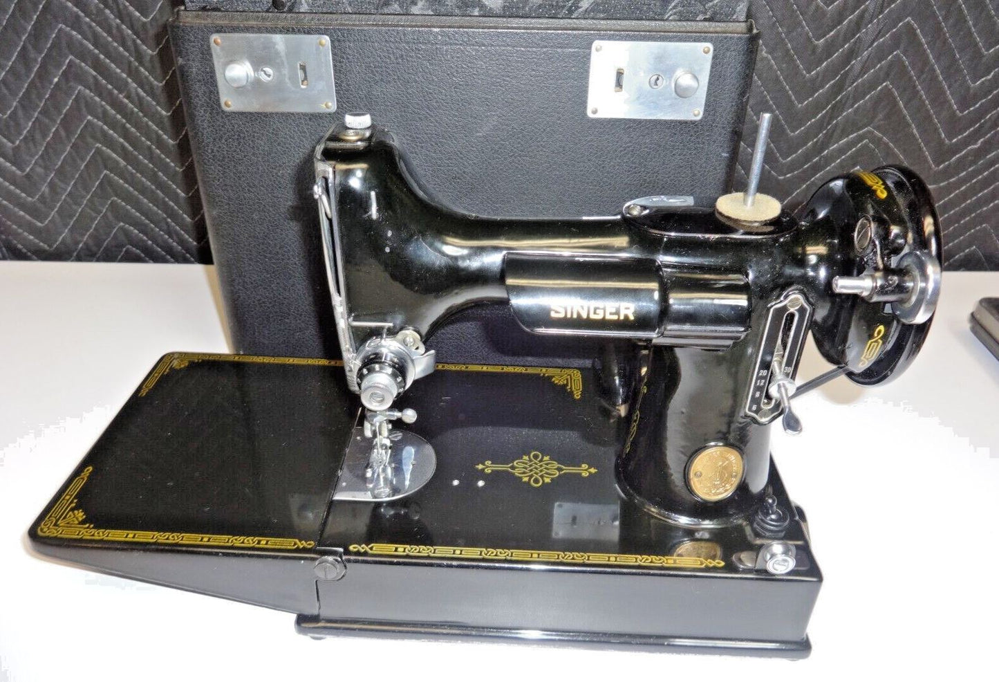 SINGER FEATHERWEIGHT 221-1 SERIES AH SEWING MACHINE PORTABLE 1948 W/ CASE EXTRAS