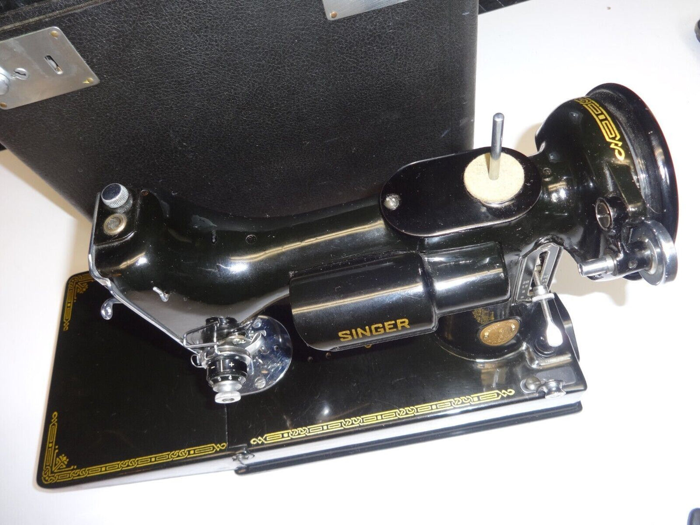 SINGER FEATHERWEIGHT 221-1 SERIES AH SEWING MACHINE PORTABLE 1948 W/ CASE EXTRAS