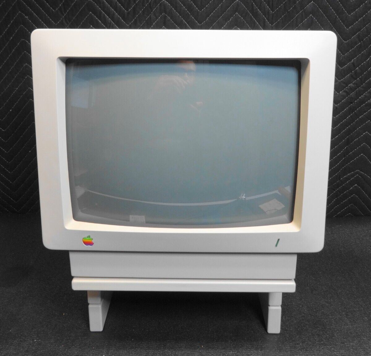 Apple Composite Monitor A2M6020 w/ Stand  - 15khz IIgs IIc Plus - Tested