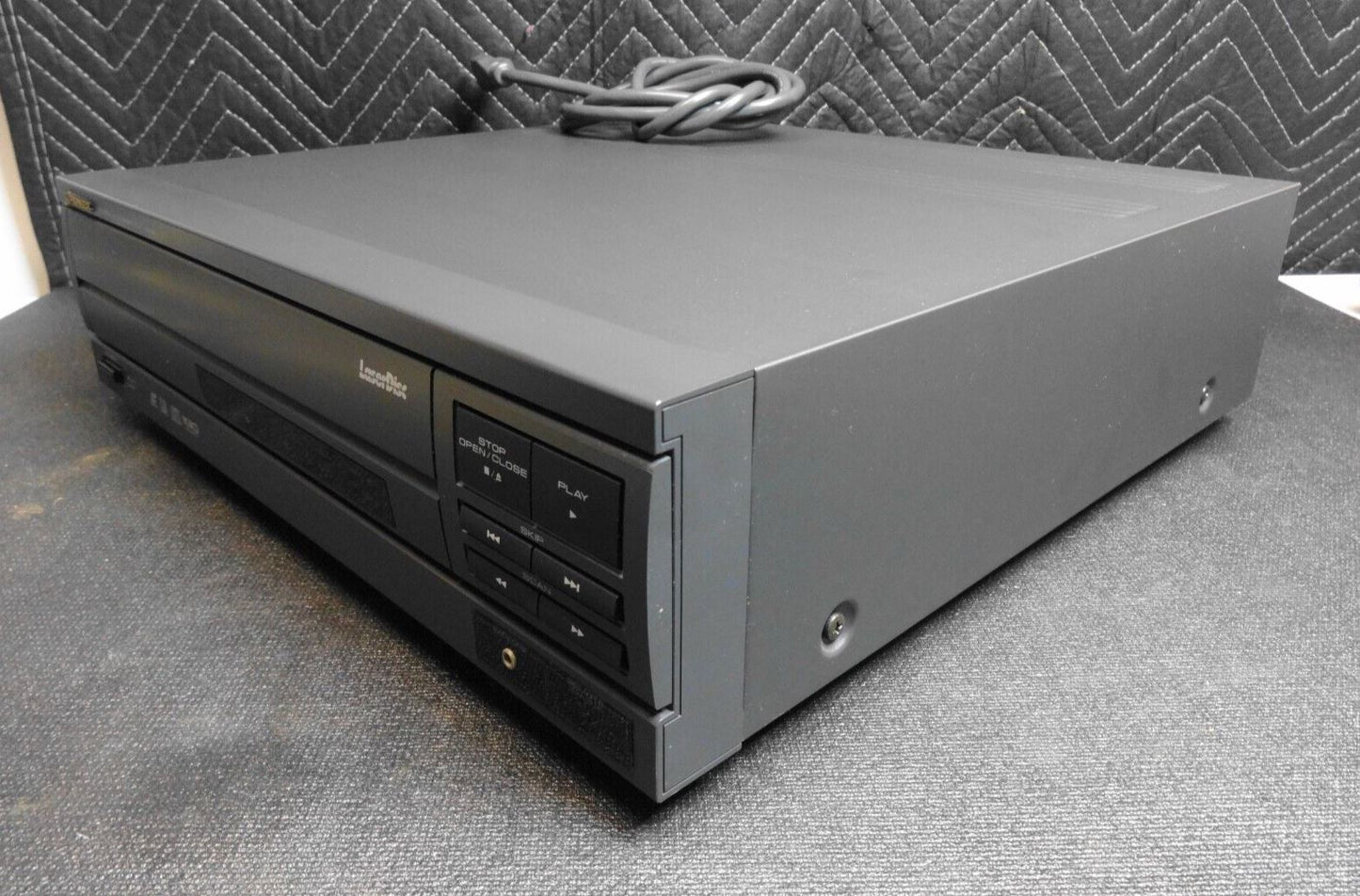 Pioneer CLD-V2400 LD Laserdisc Player - SERVICED