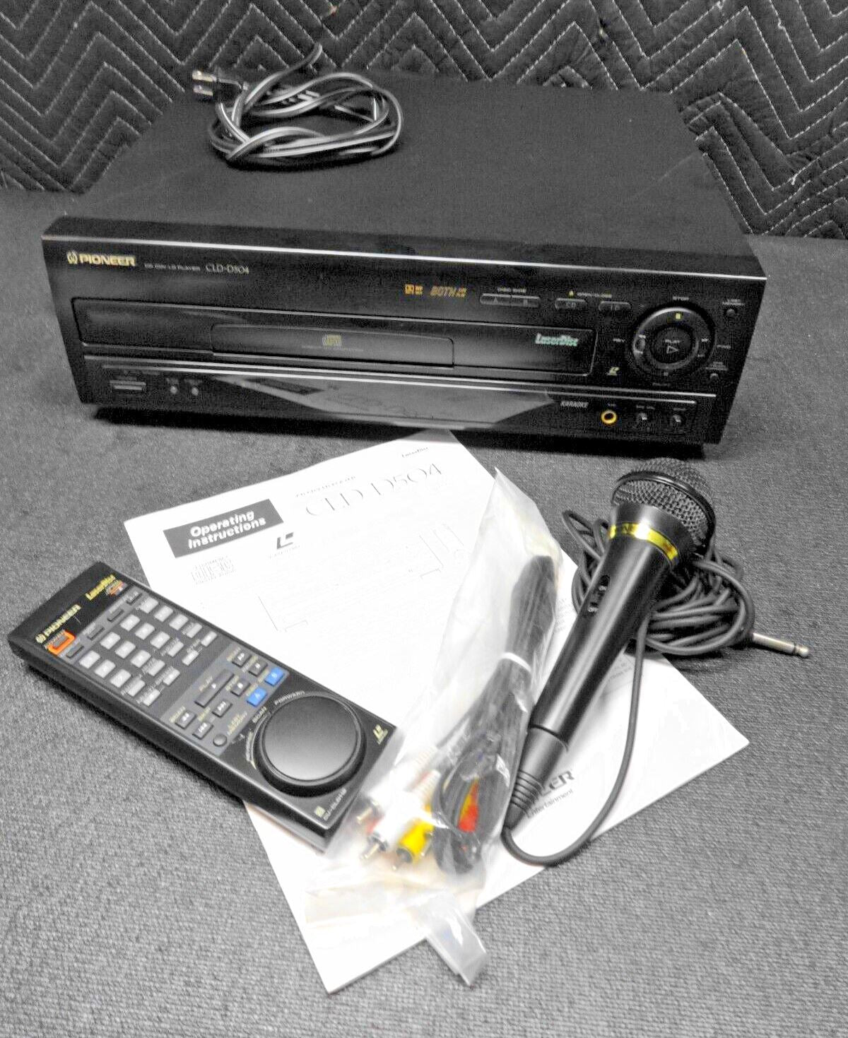 Pioneer CLD-D504 Laserdisc Player Karaoke w/ Manual Microphone Remote *Serviced*