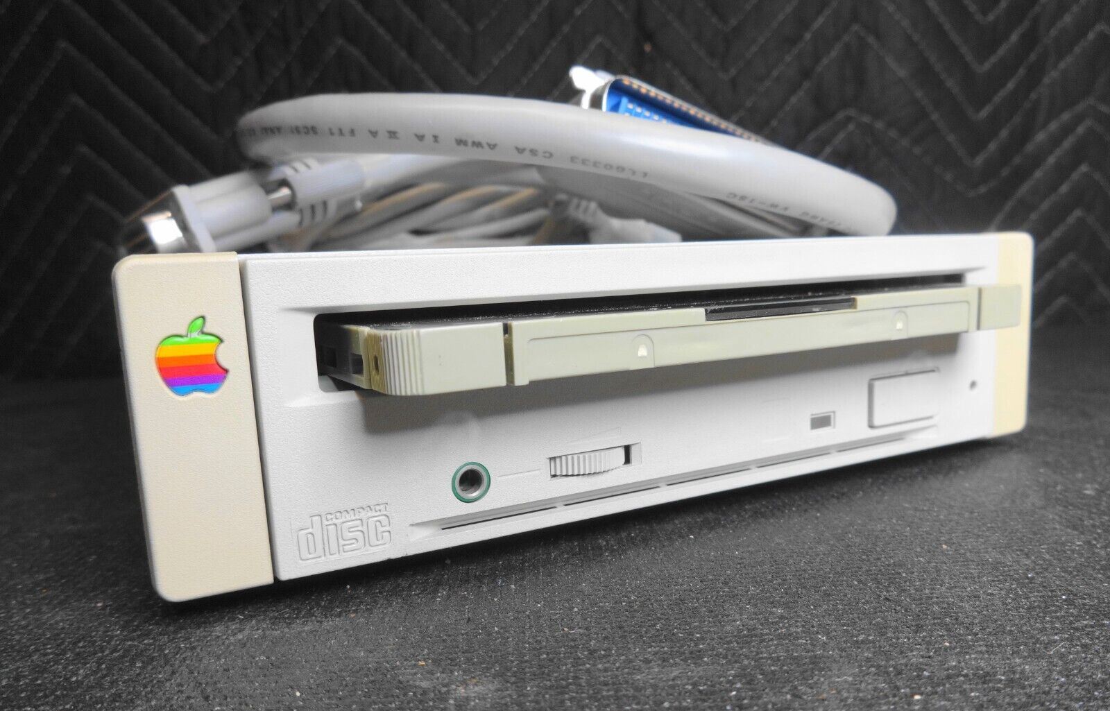 Apple External SCSI CD-ROM Drive CD 300 M3023 w/cables – ineedths