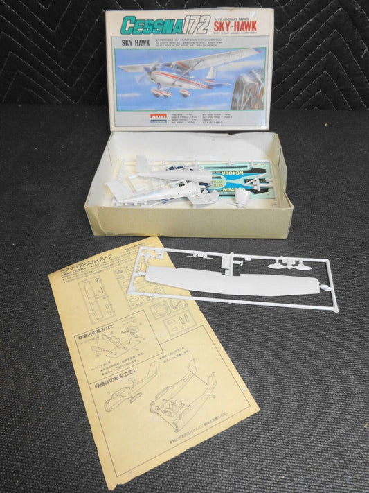 Vintage ARII Cessna 172 Sky Hawk Airplane 1/72 Plastic Model Kit