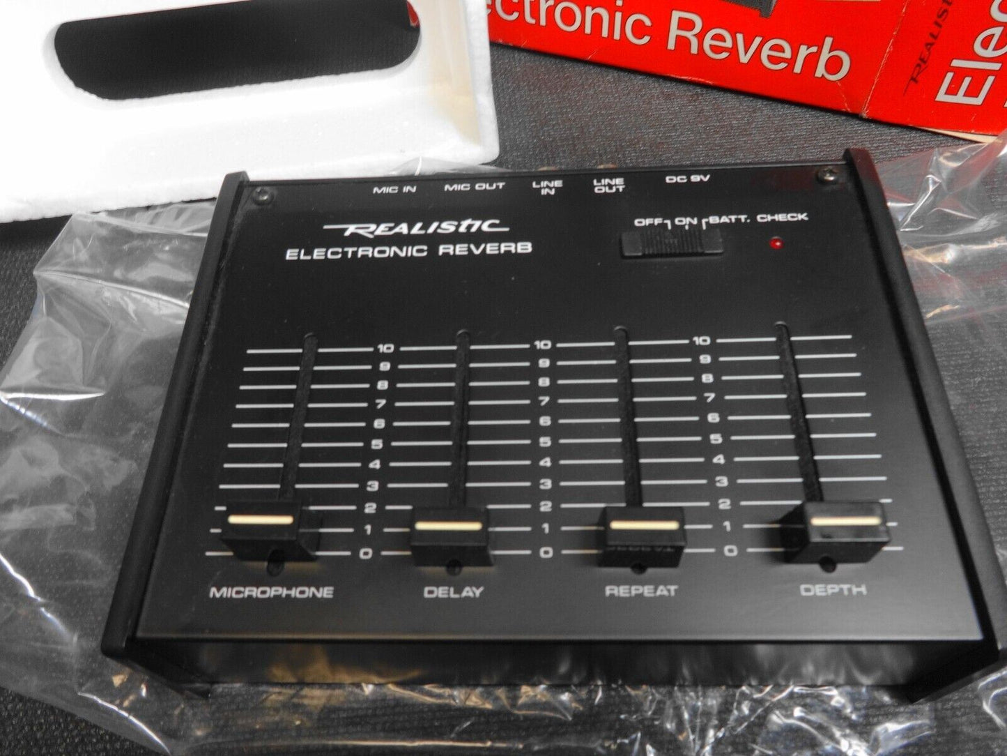 NOS Realistic Electronic Reverb • Vintage Bucket Brigade effects unit • 32-1110