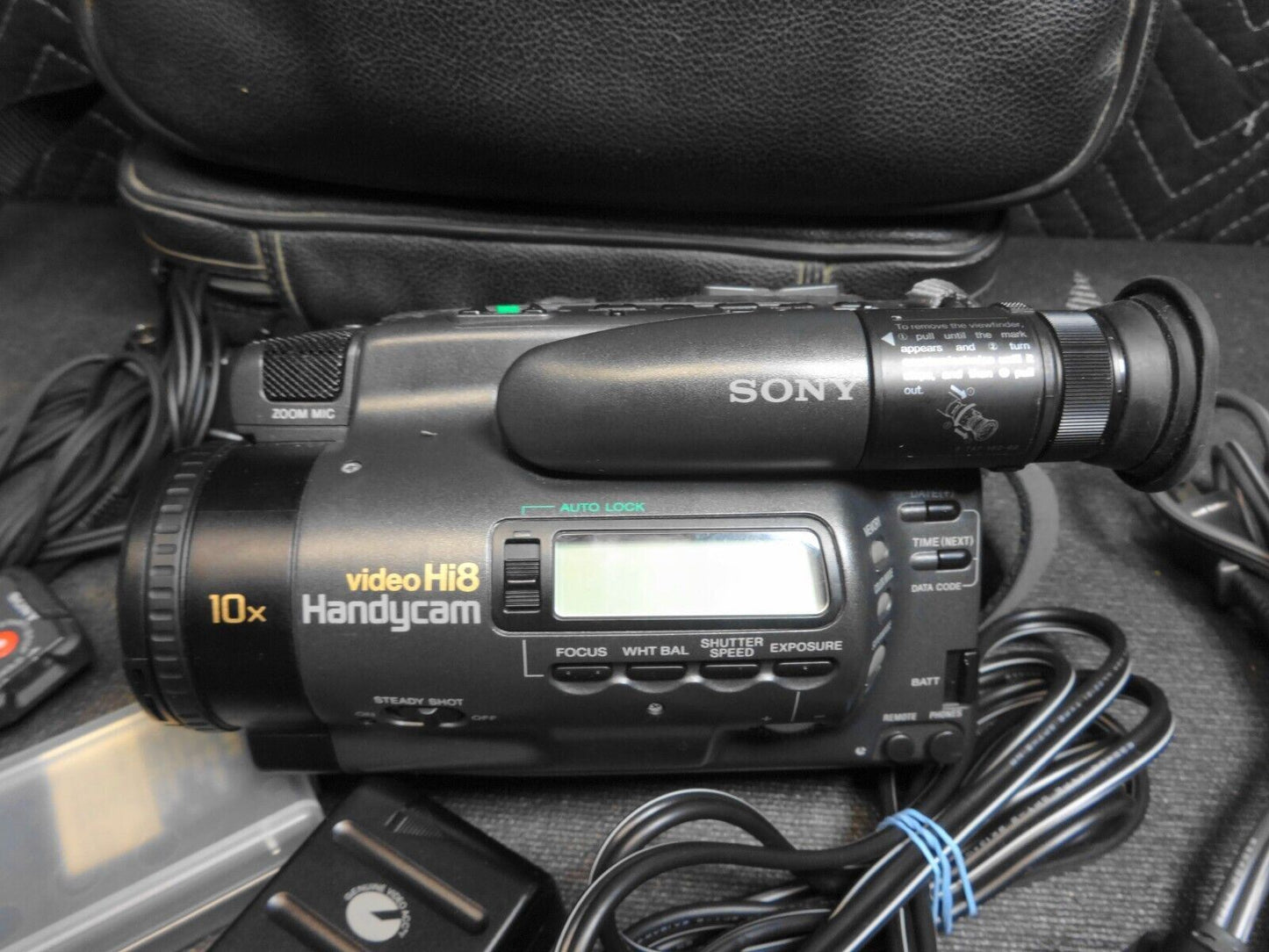 Sony CCD-TR101 Camcorder w/ Charger, Batteries, Cables, Remote & Case