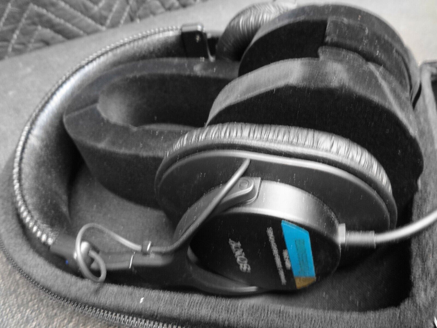 Sony Professional PRO MDR-7506 Sound Studio Monitor Headphones - Semi Hard Case