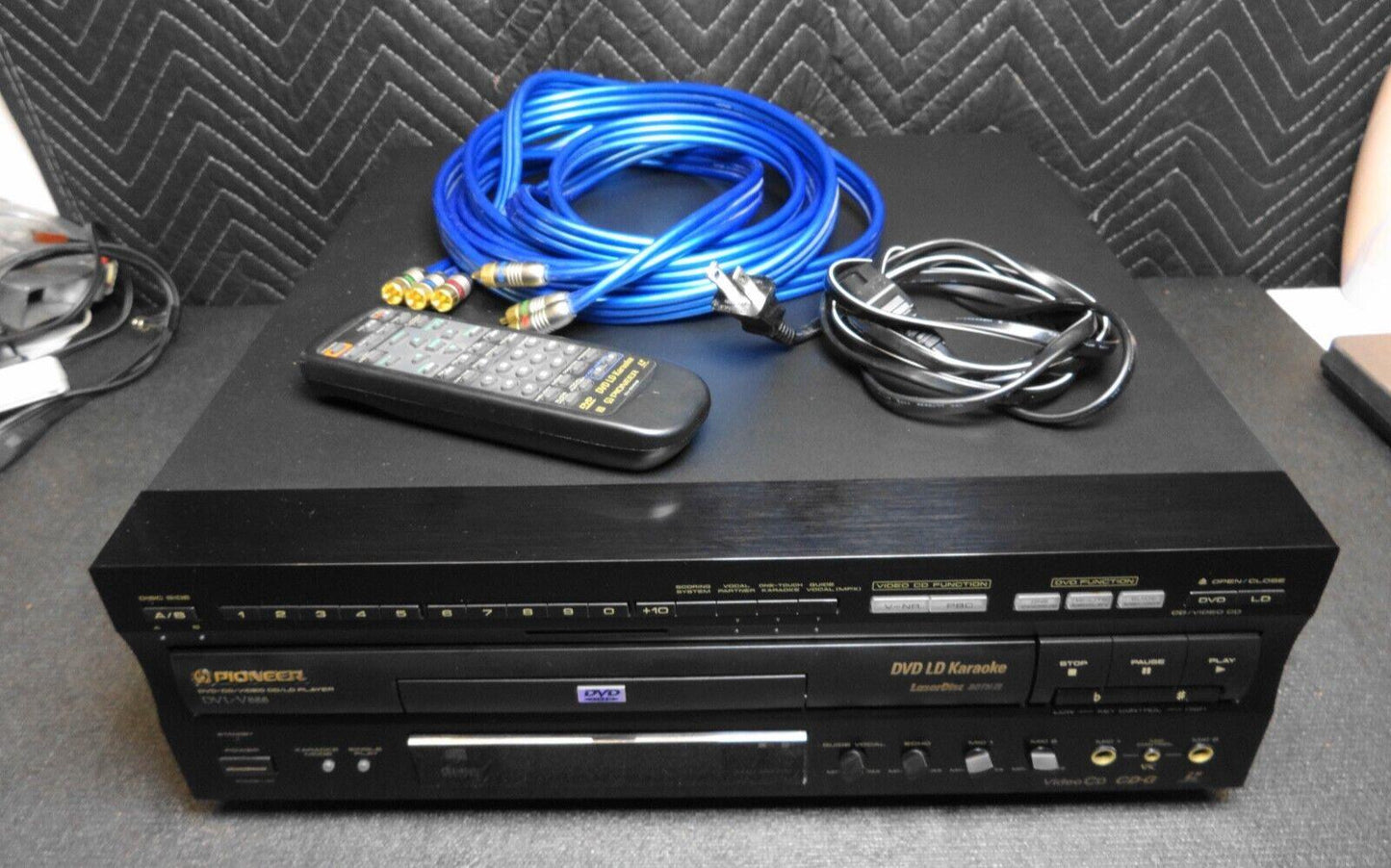 Pioneer DVL-V888 DVD / LD Player / Karaoke AC-3 with Remote and Cords *SERVICED*