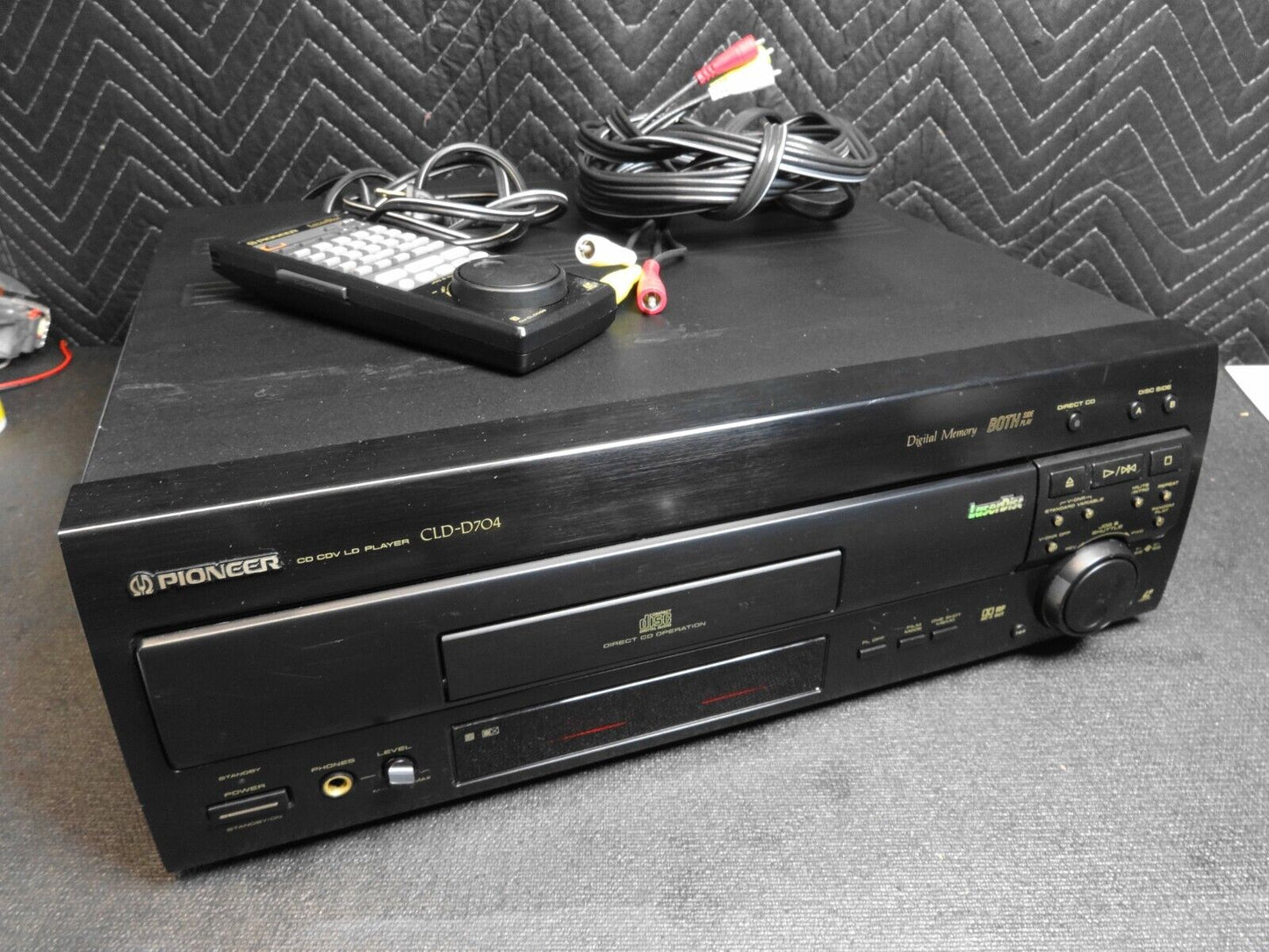 Pioneer CLD-D704 Laserdisc Player w/ Remote & A/V Cable *SERVICED*