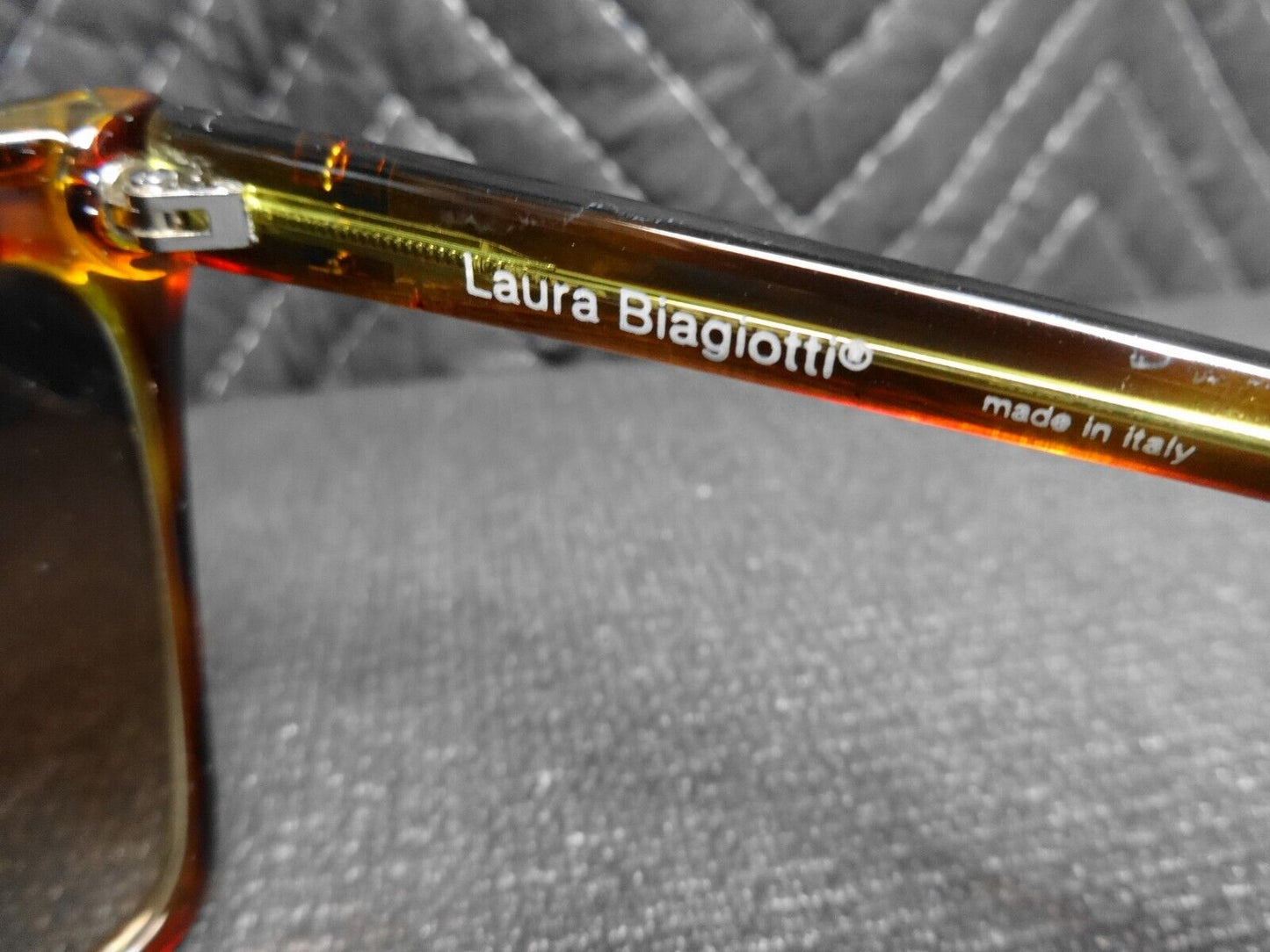 Unworn Laura Biagiotti Vintage Sunglasses Style P26-263L w/ Case & Hang Tag