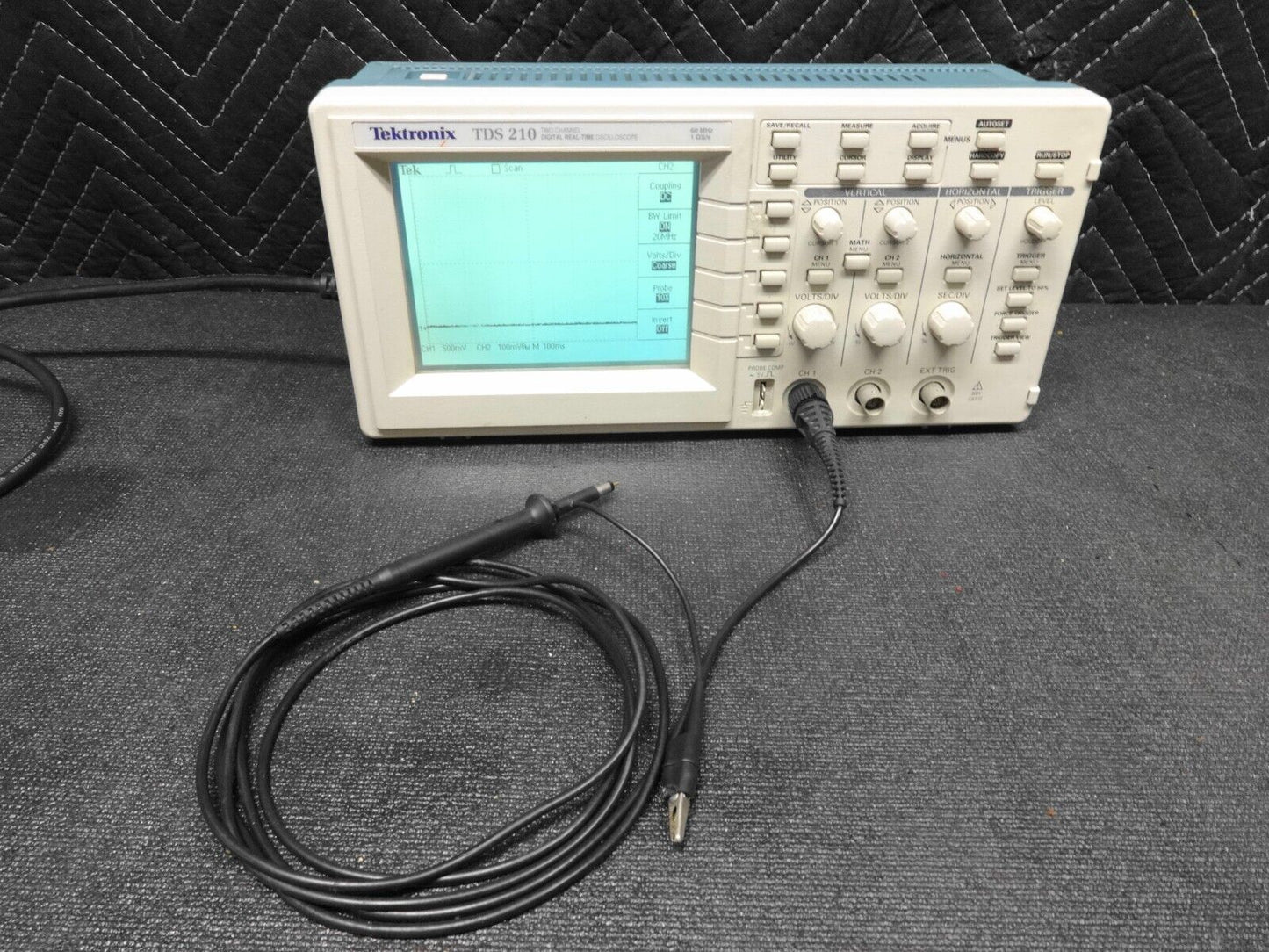 Tektronix TDS 210  Real-time Digital Oscilloscope - 60MHz 1GS/s
