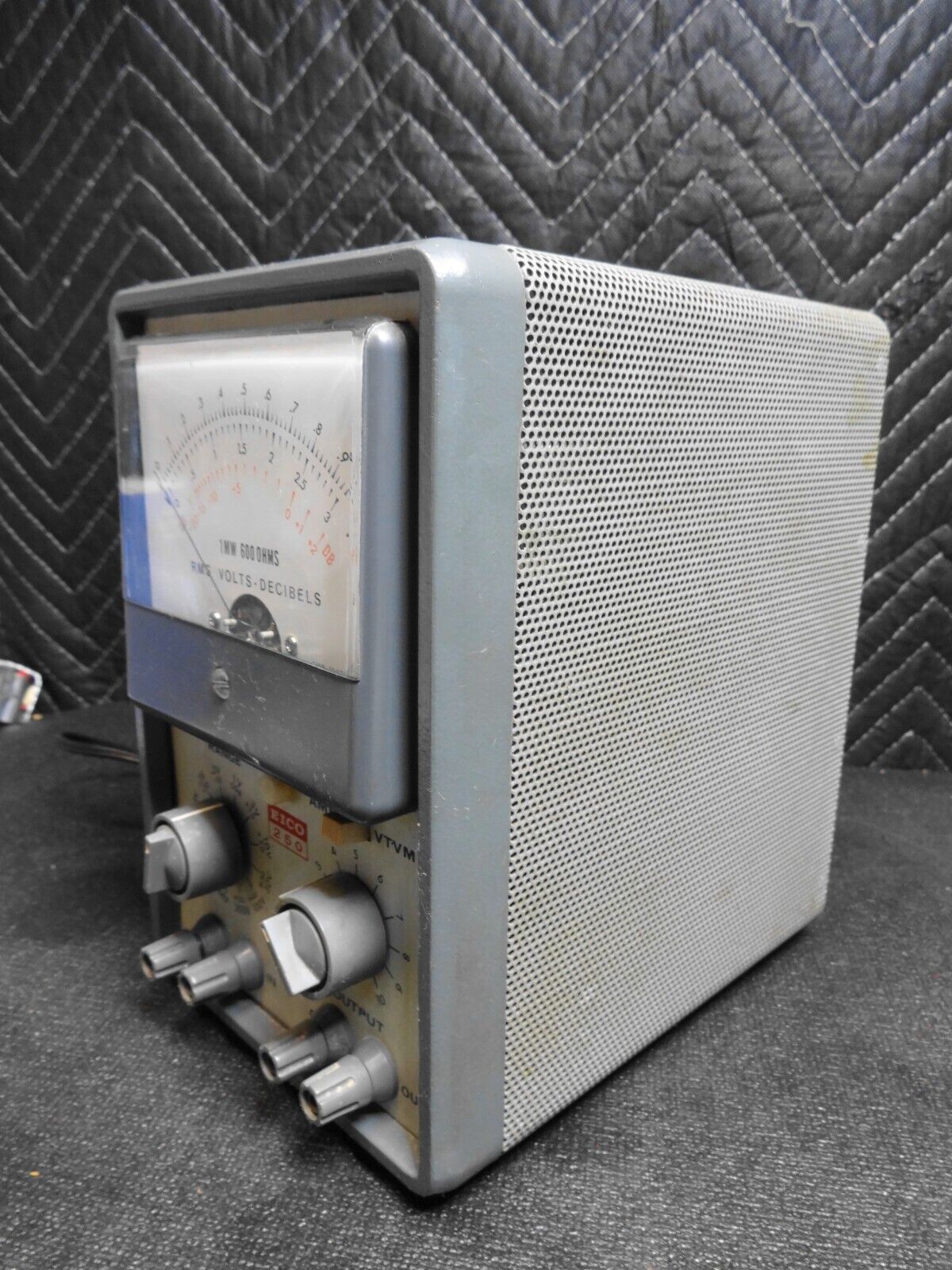 EICO 250 Vintage RMS Volts AMP / VTVM - Decibels Testing Tool