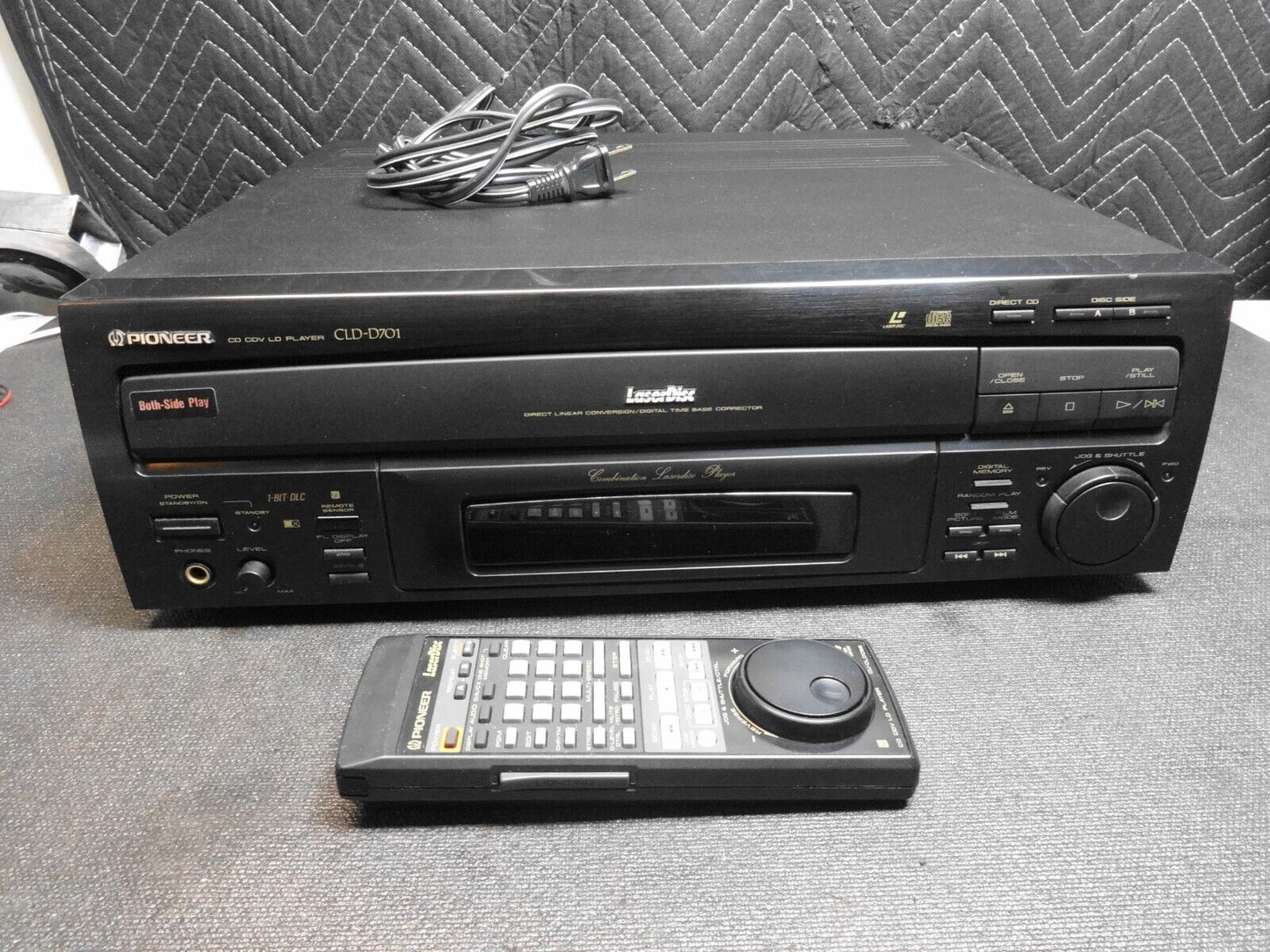 Pioneer CLD-D701 CD CDV Laserdisc Player W/ Remote & AV Cable -  *SERVICED*